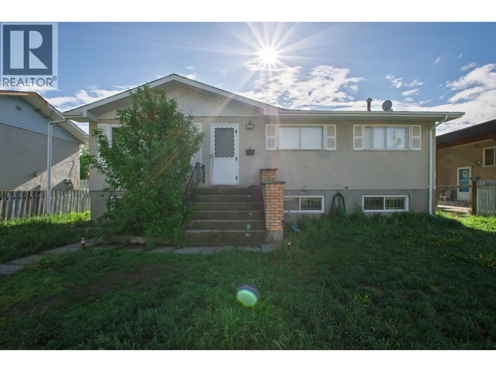 2110 OAK STREET - Image 20