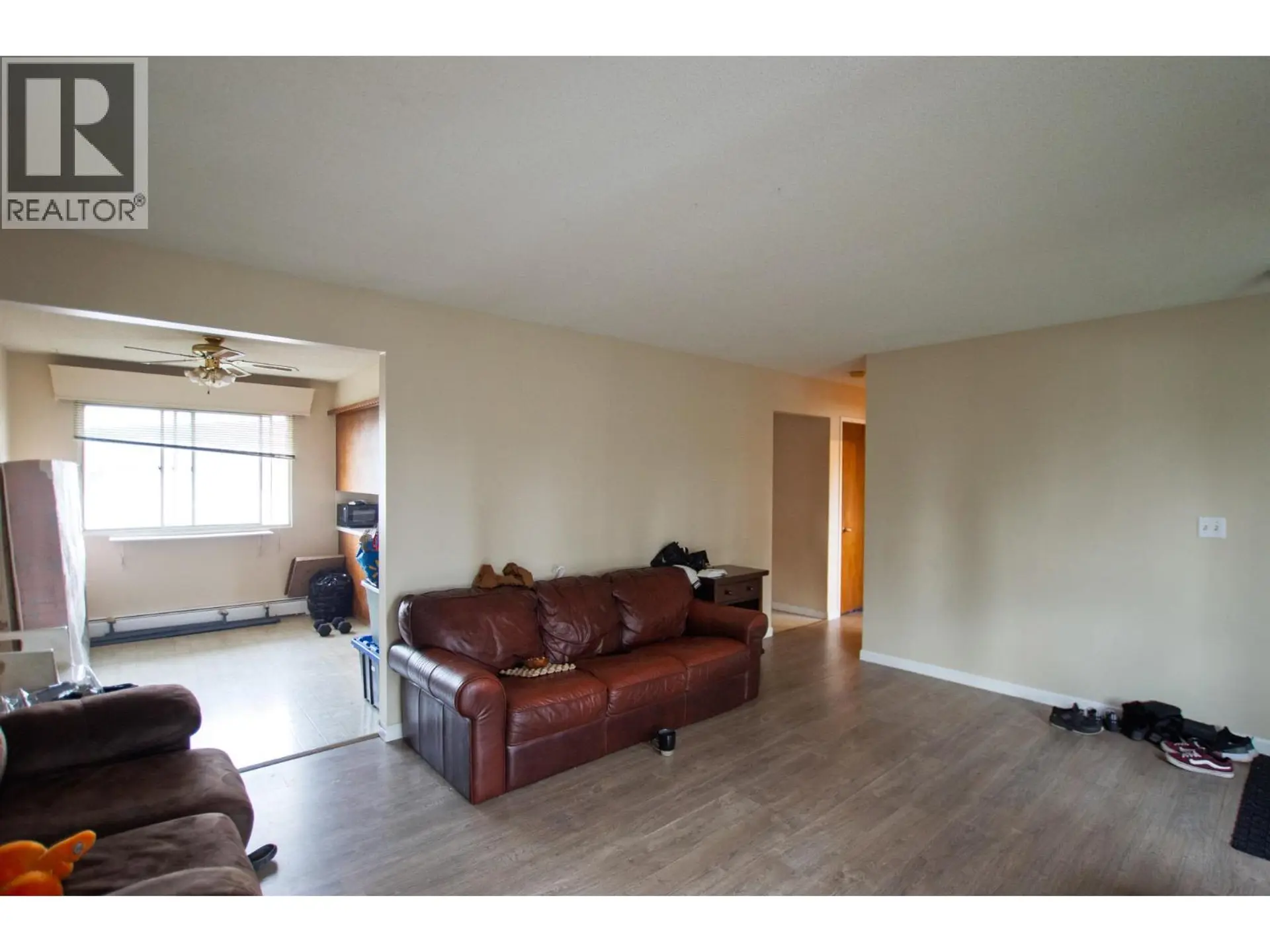 2110 OAK STREET - Image 4
