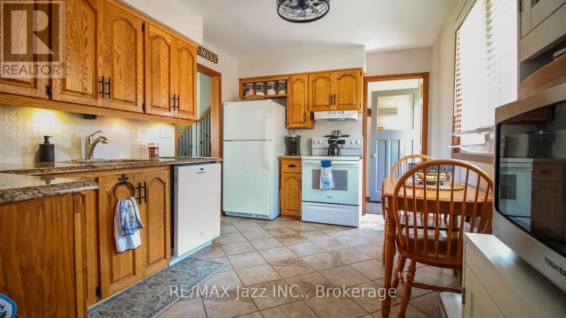 330 NIPIGON STREET - Image 3