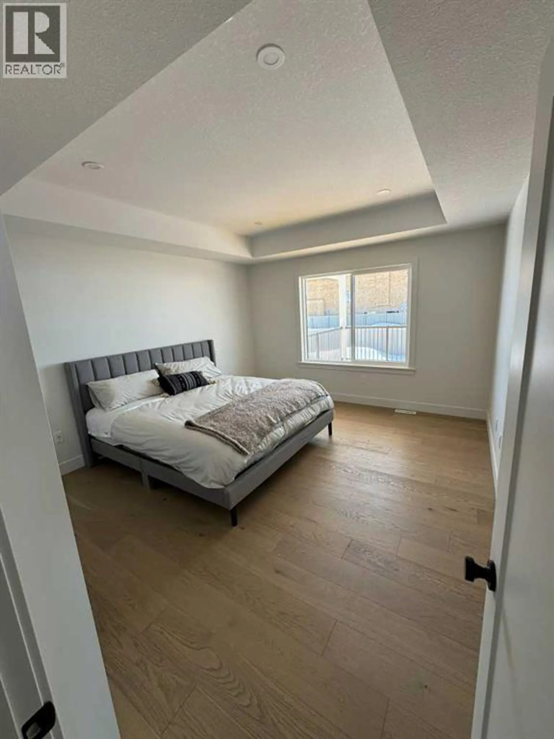 12005 54 Avenue - Image 4
