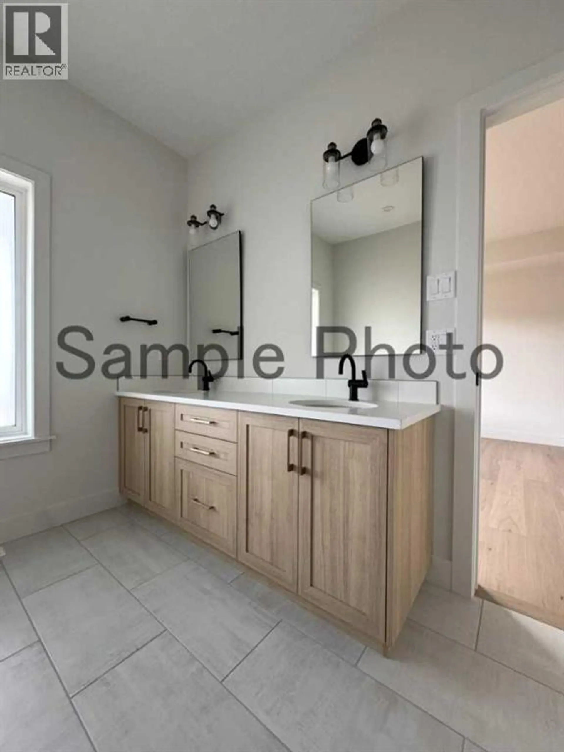 12005 54 Avenue - Image 14