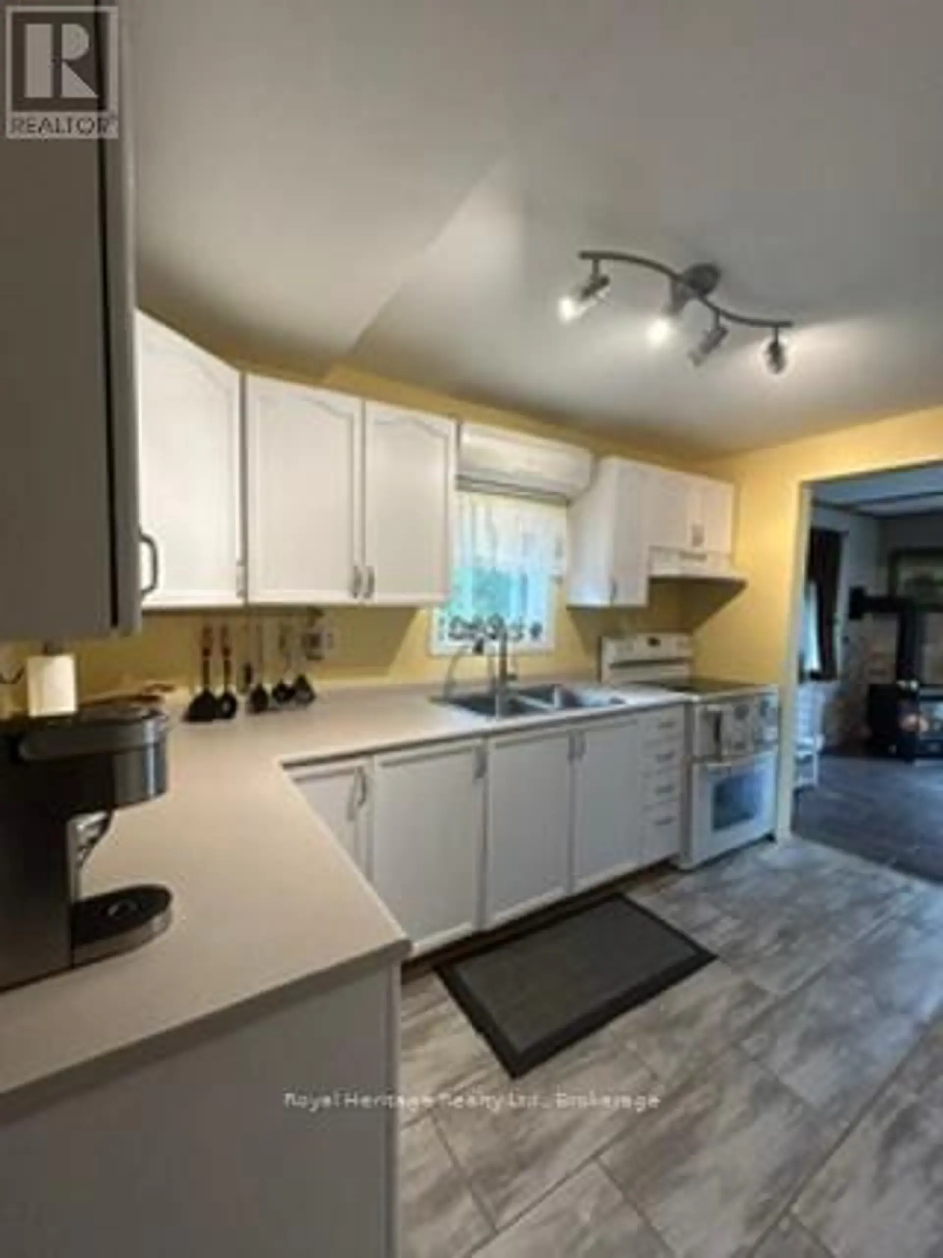17 FALL'S BAY ROAD - Image 4