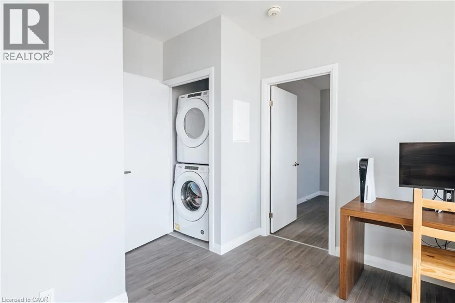 #708 104 W GARMENT Street - Image 9