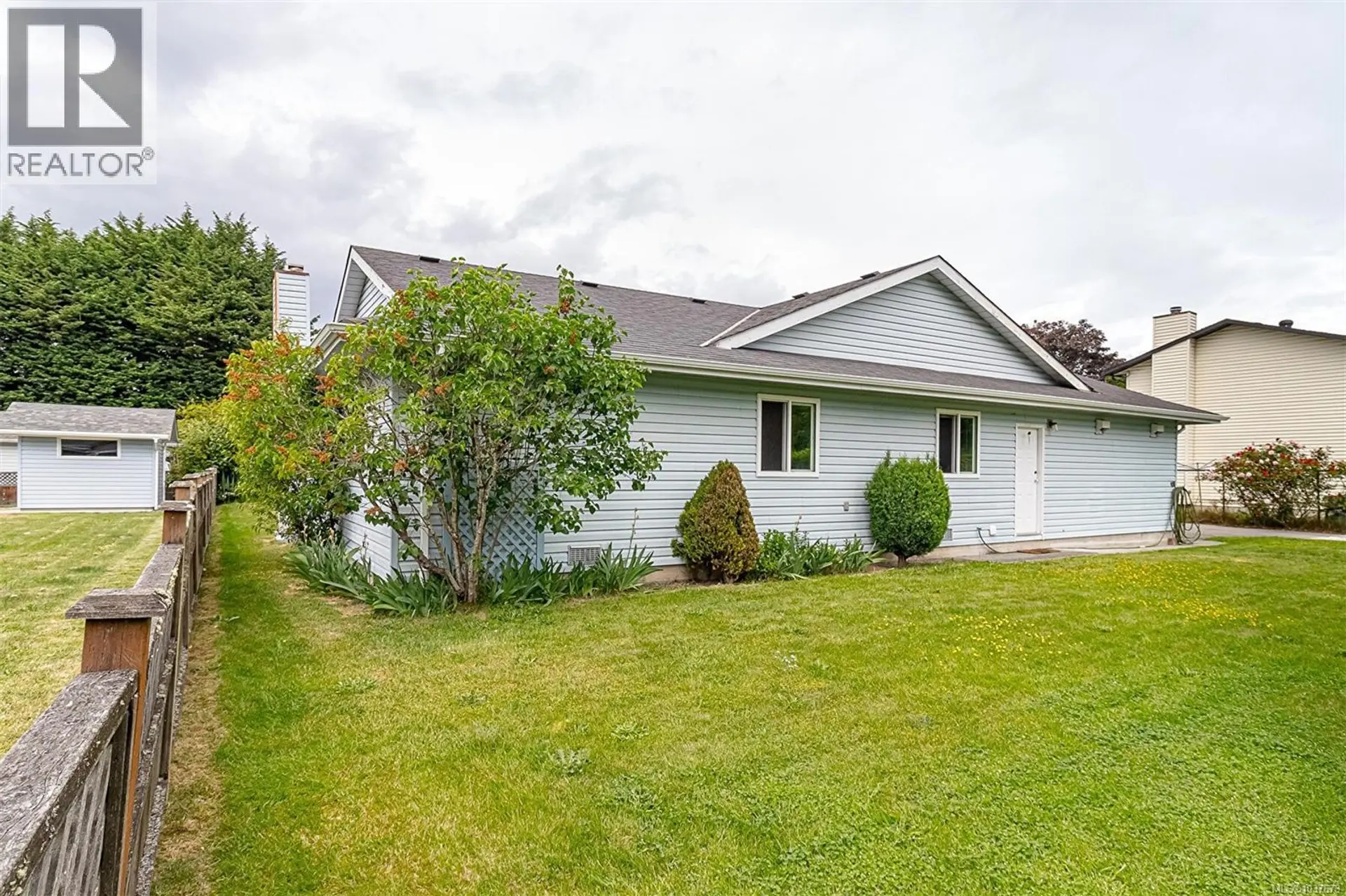 4573 Elk Lake Dr - Image 2