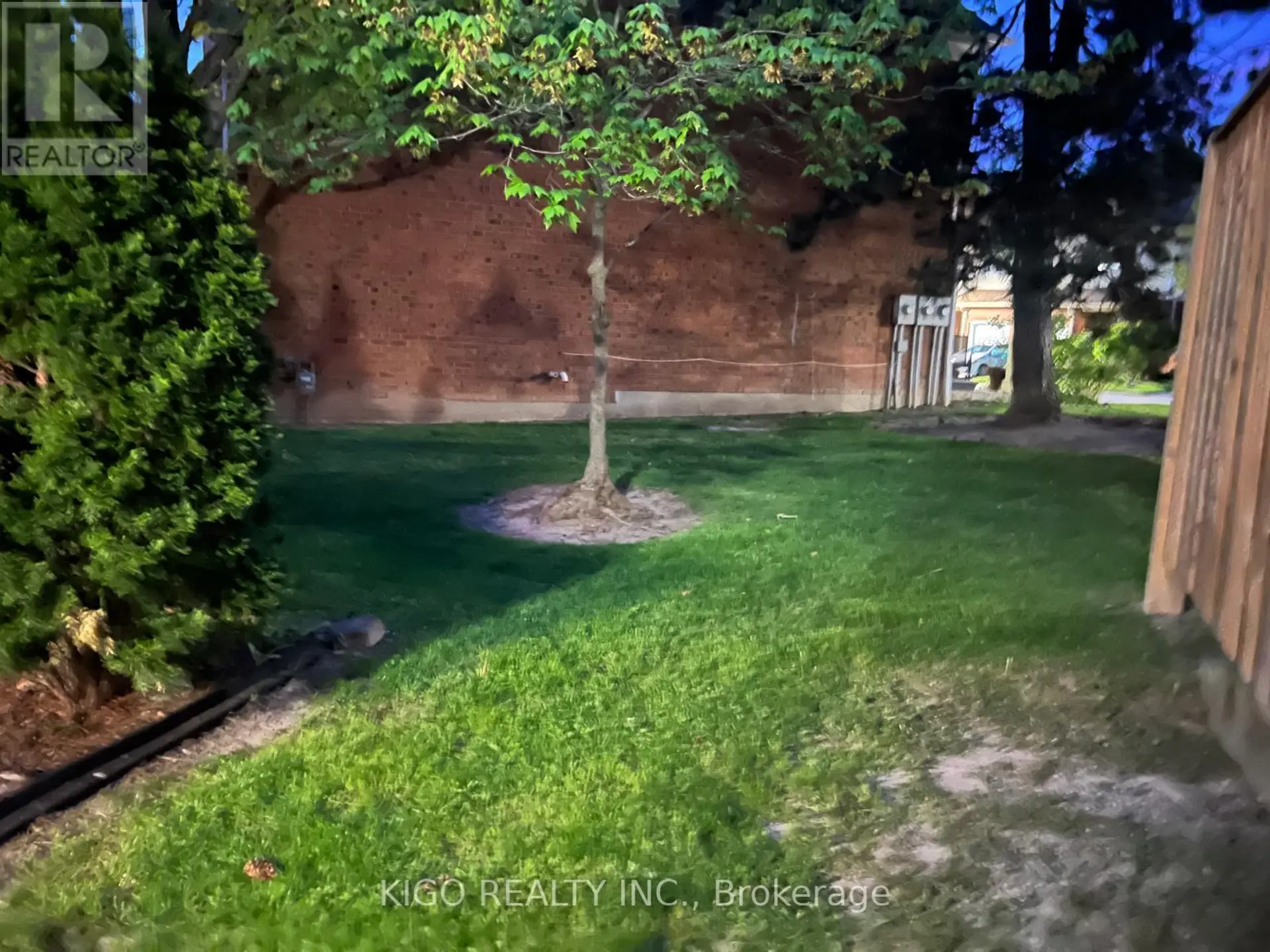 #121 10 BASSETT BOULEVARD - Image 11