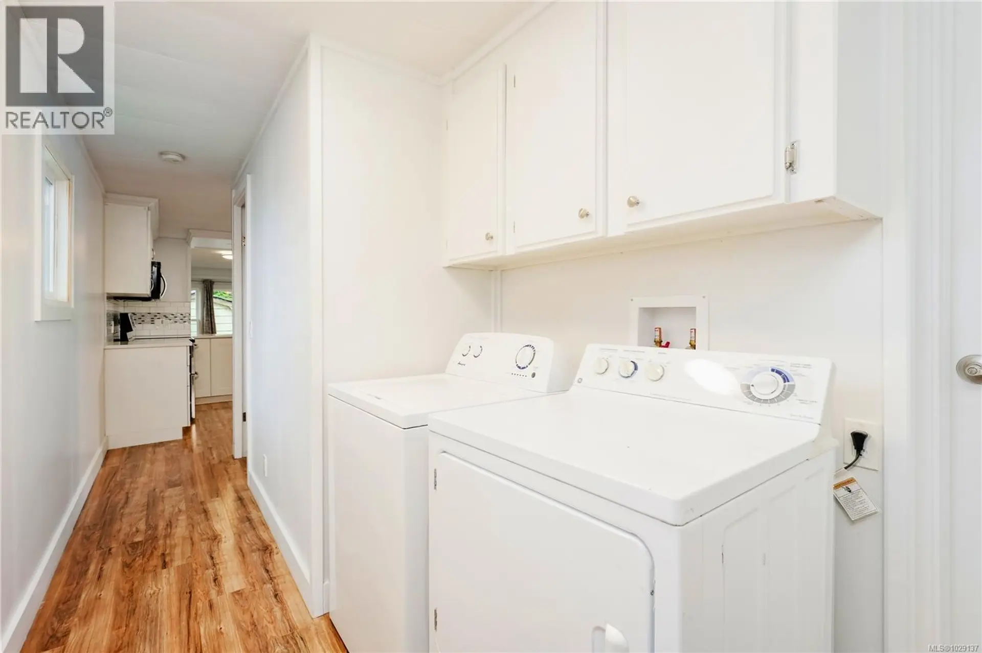#5 70 Cooper Rd - Image 15
