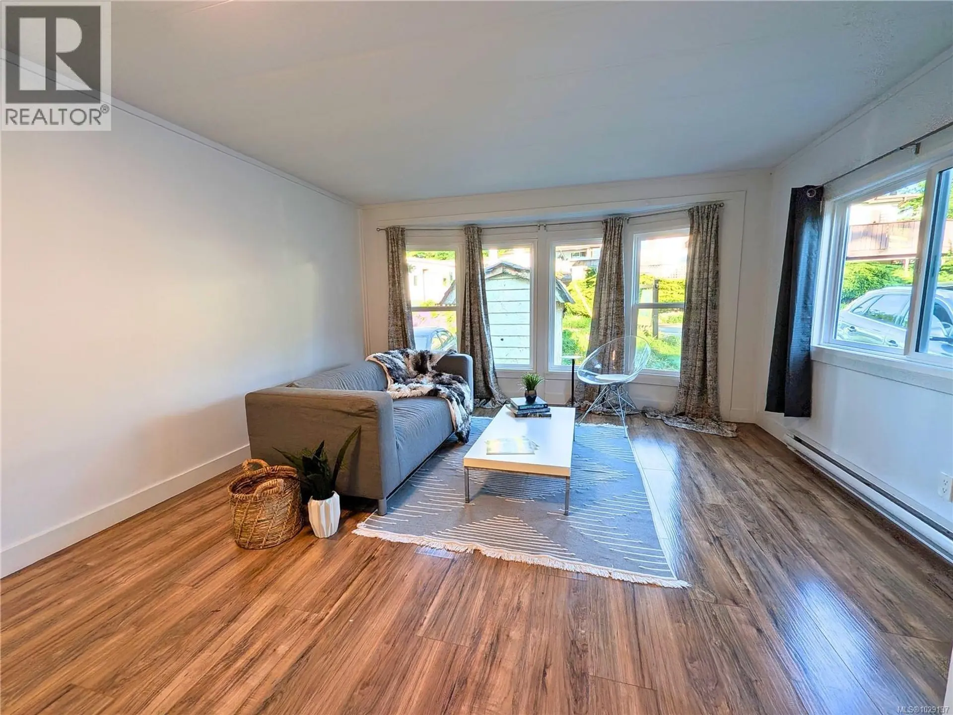 #5 70 Cooper Rd - Image 5