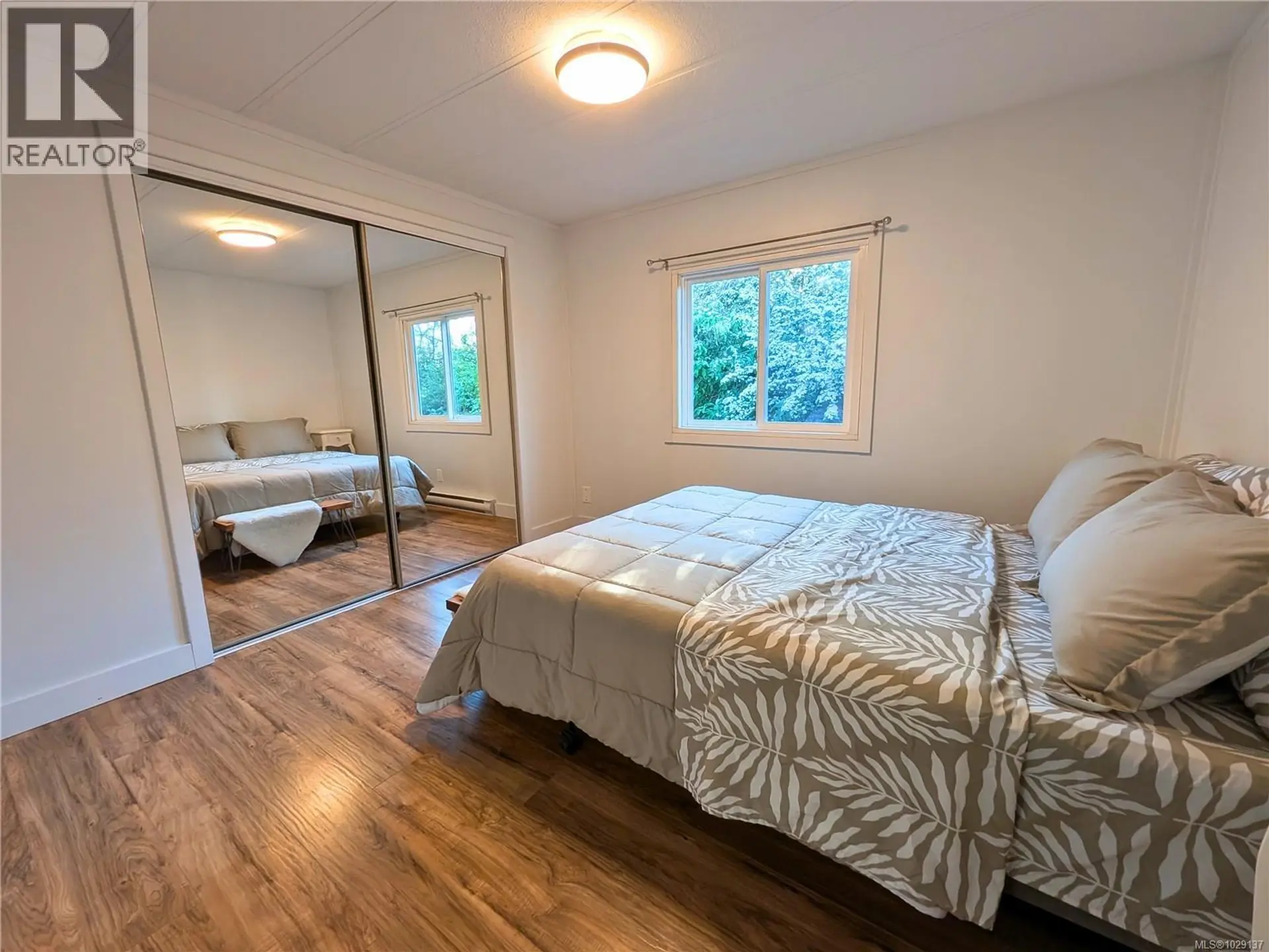 #5 70 Cooper Rd - Image 11