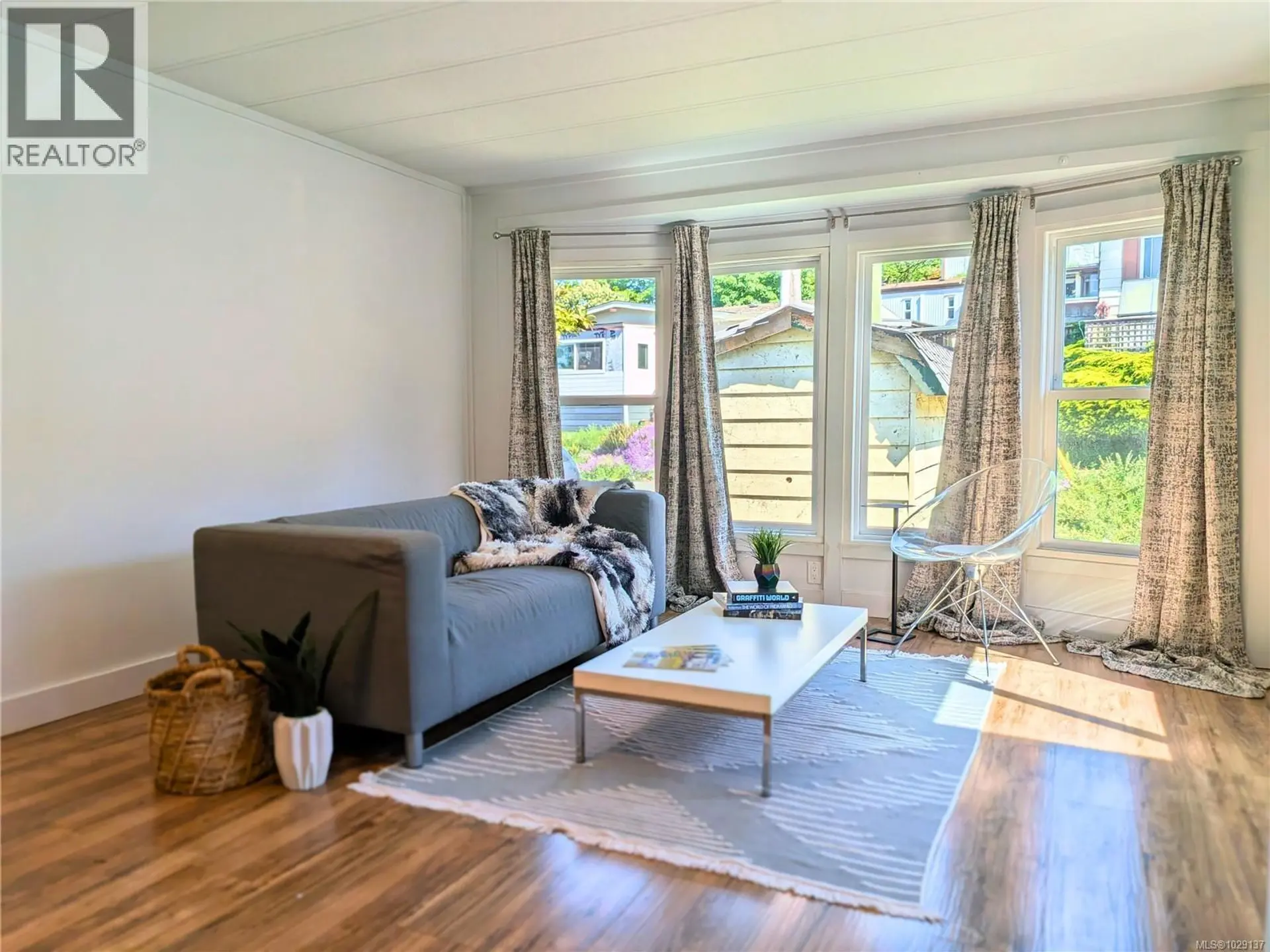 #5 70 Cooper Rd - Image 4