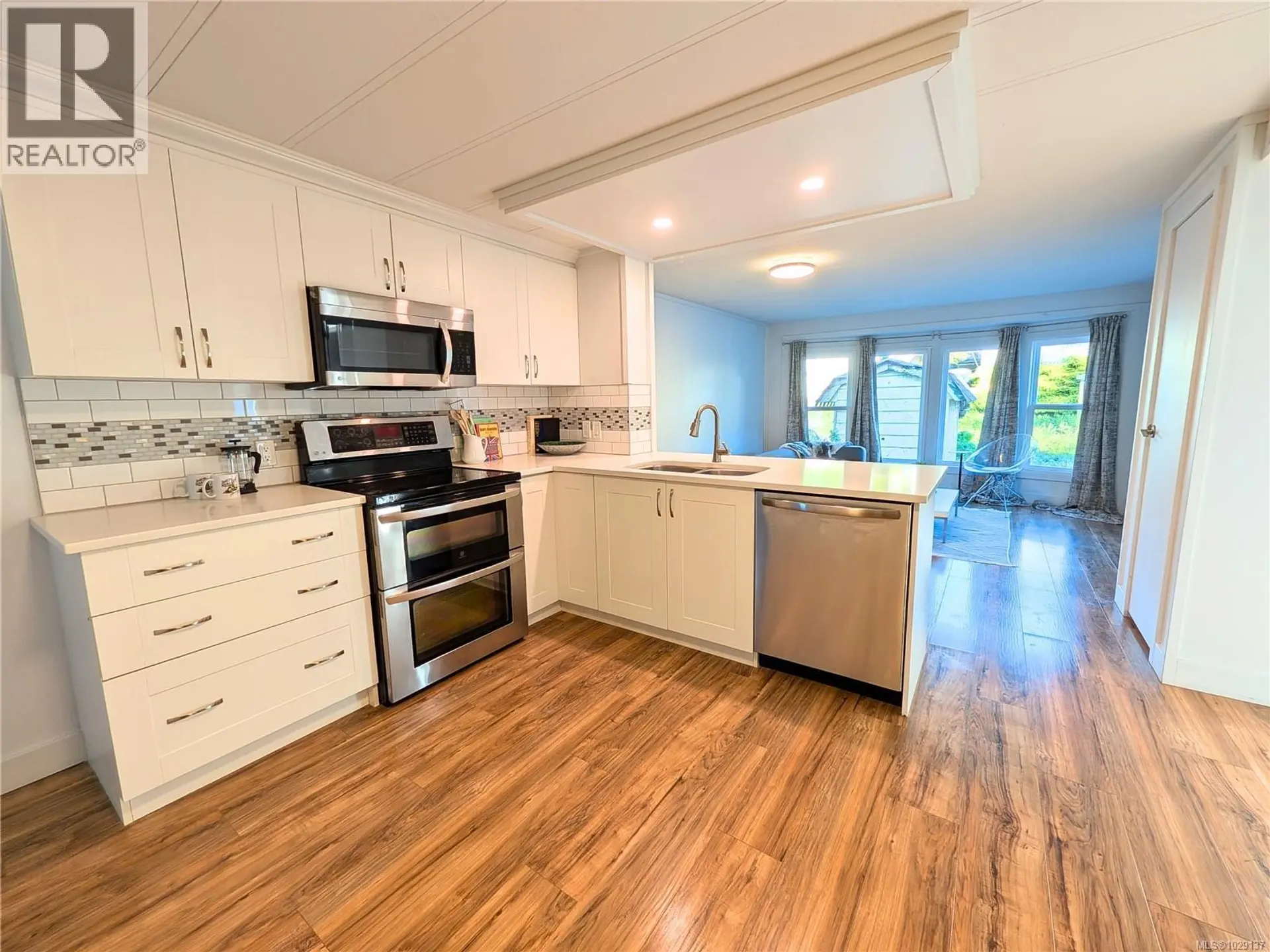 #5 70 Cooper Rd - Image 8