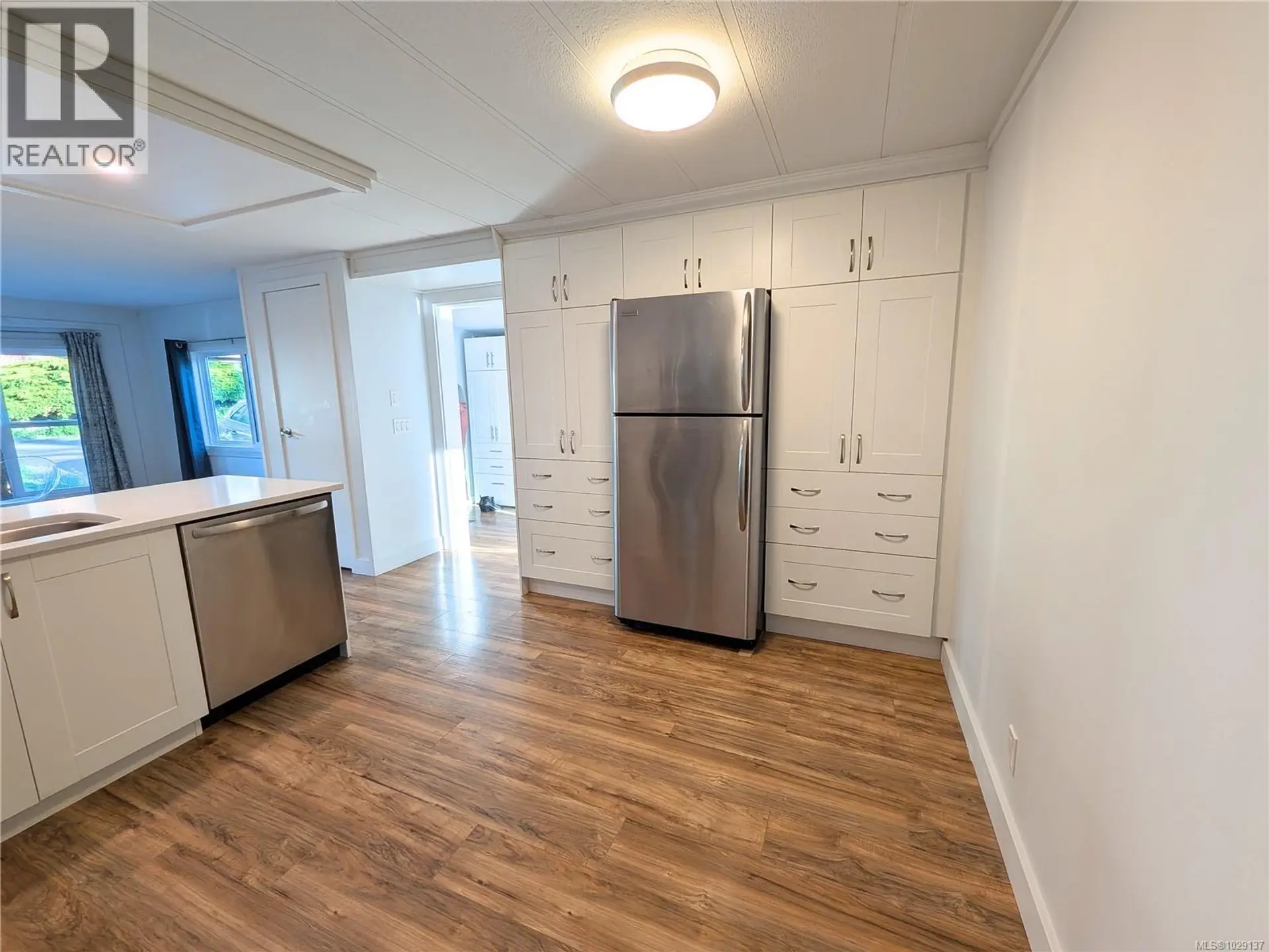 #5 70 Cooper Rd - Image 9