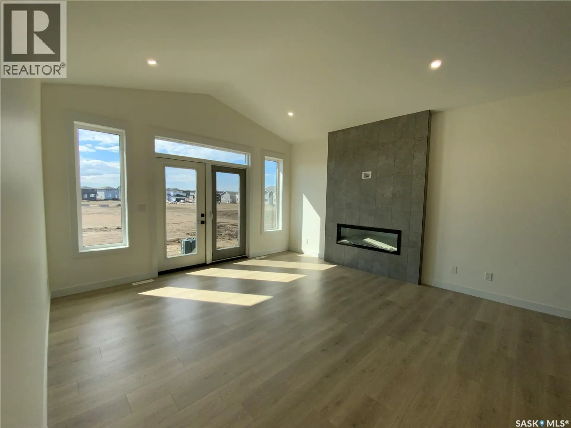 242 Doran WAY - Image 3