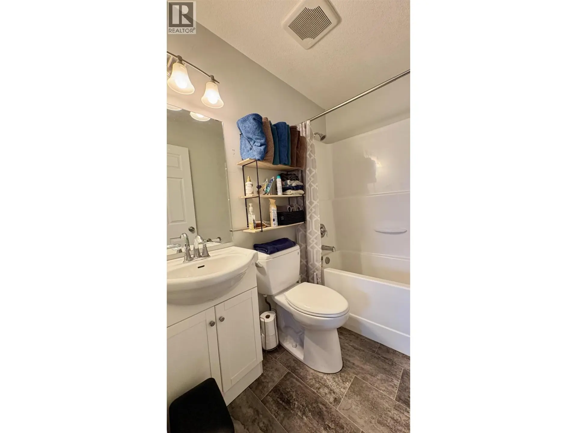 2205 REDWOOD CRESCENT - Image 13