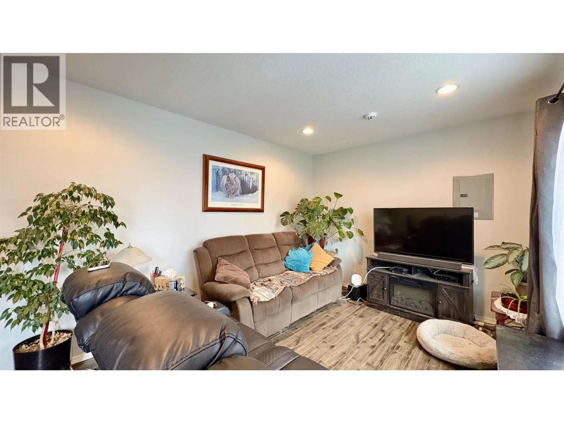 2205 REDWOOD CRESCENT - Image 2