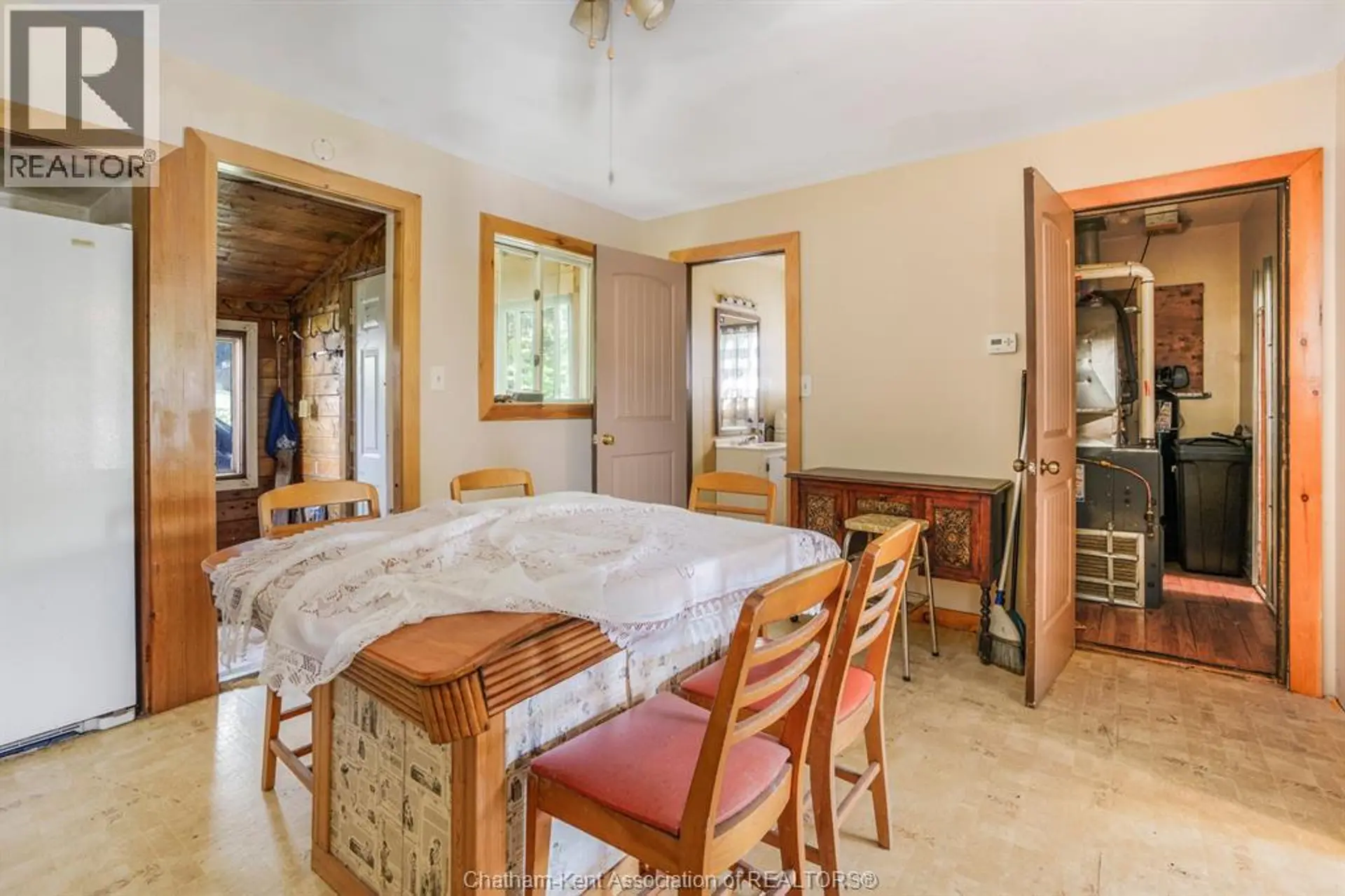 8 Gray STREET - Image 10