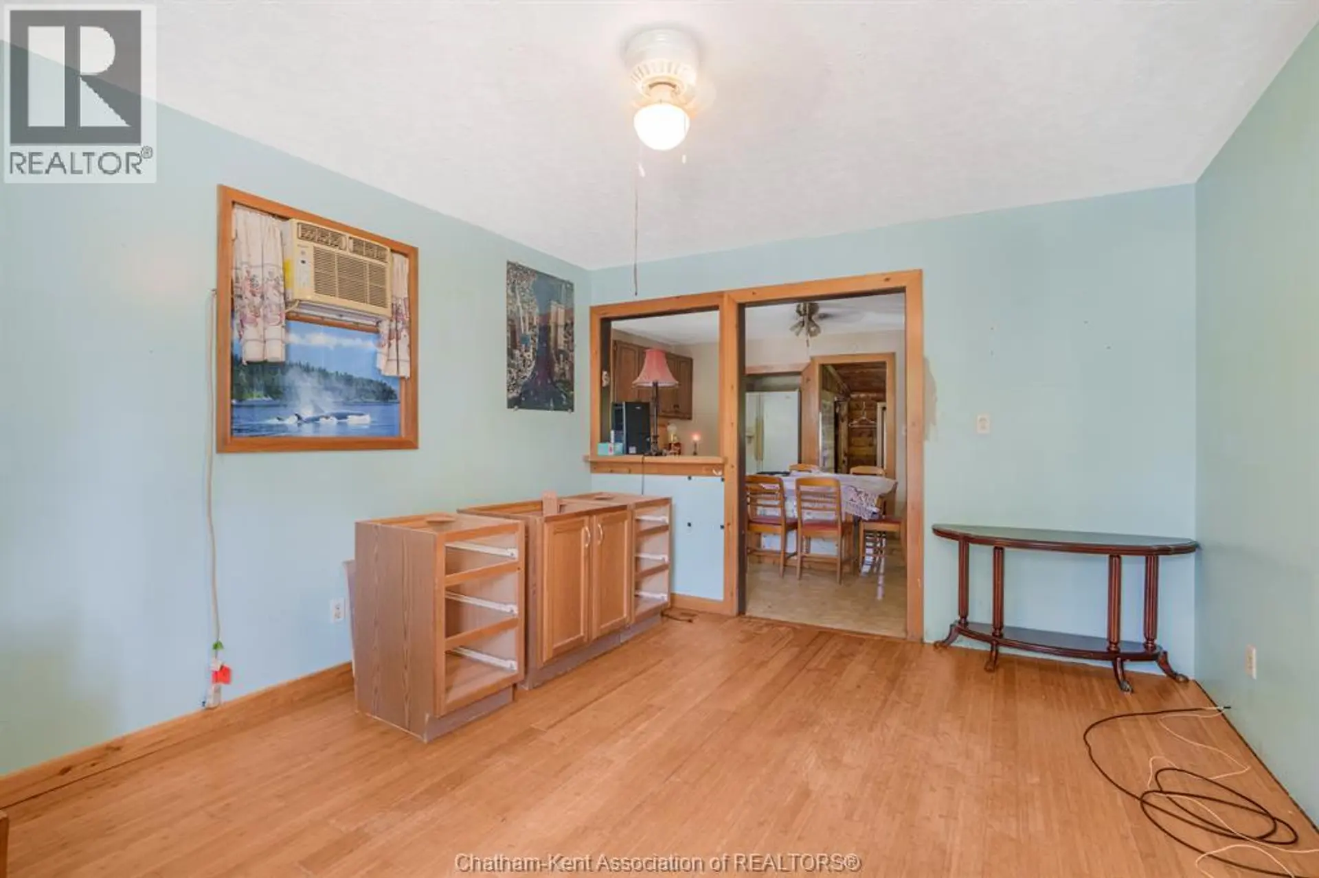 8 Gray STREET - Image 6