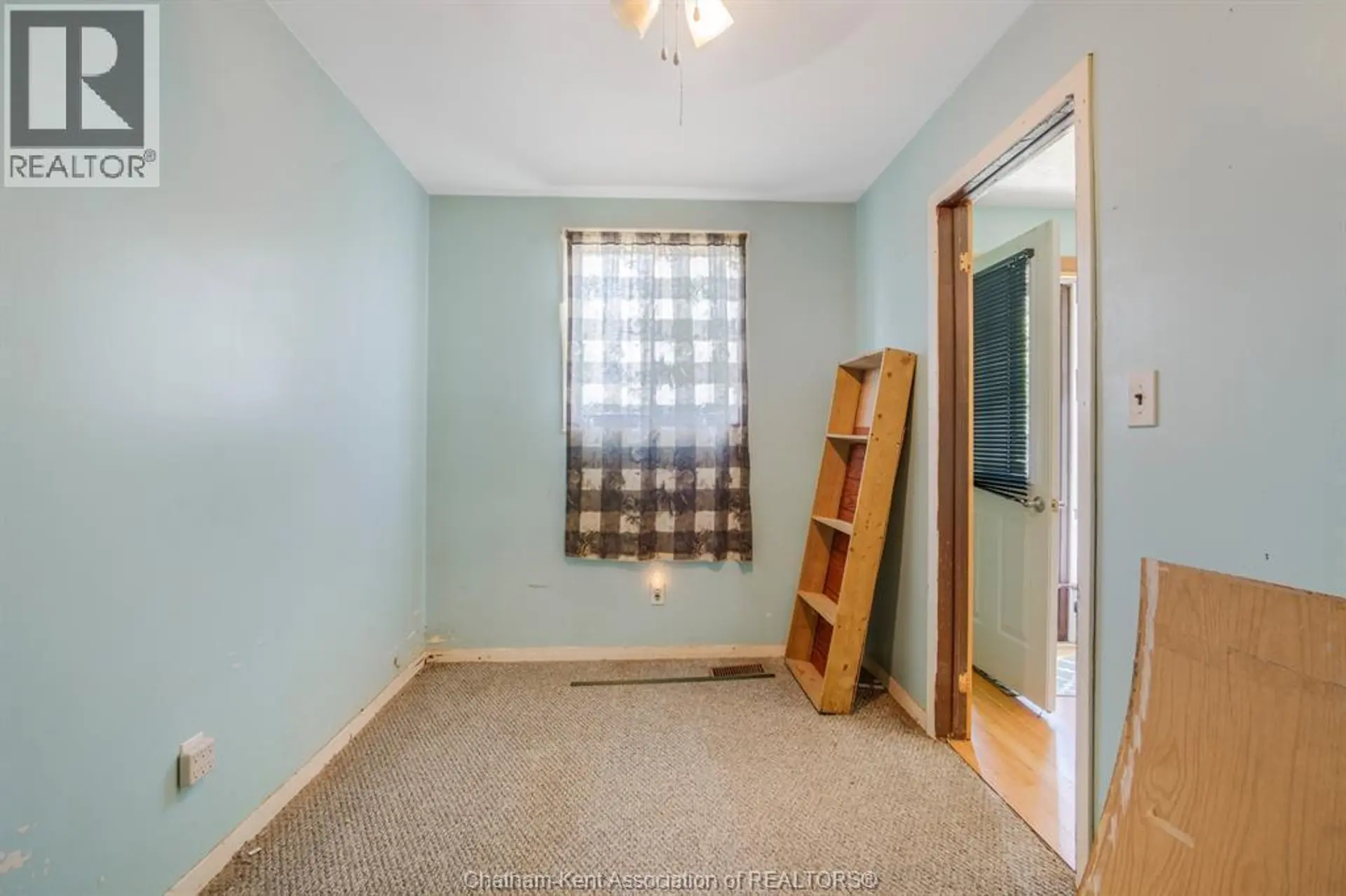 8 Gray STREET - Image 7