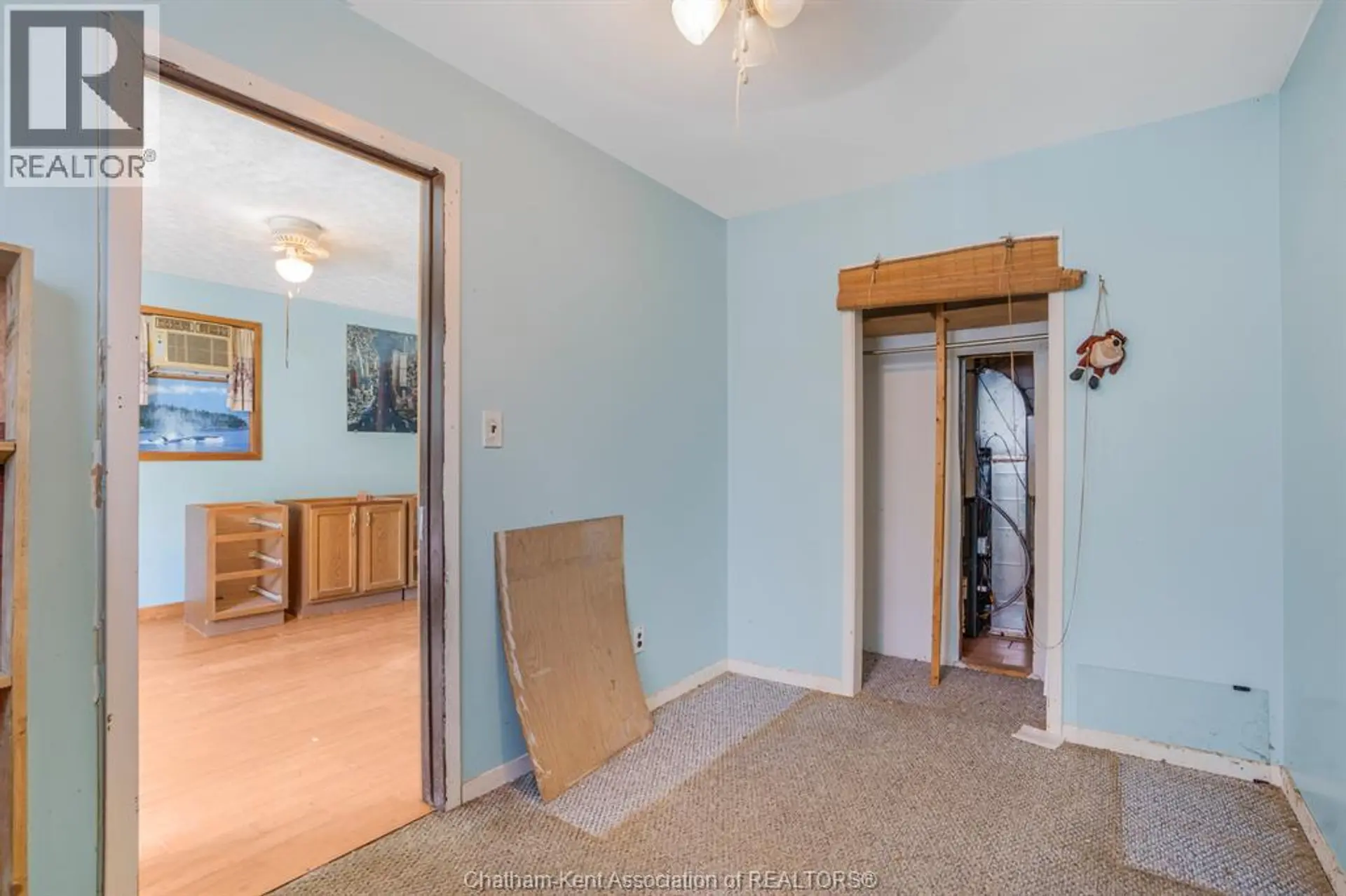 8 Gray STREET - Image 8