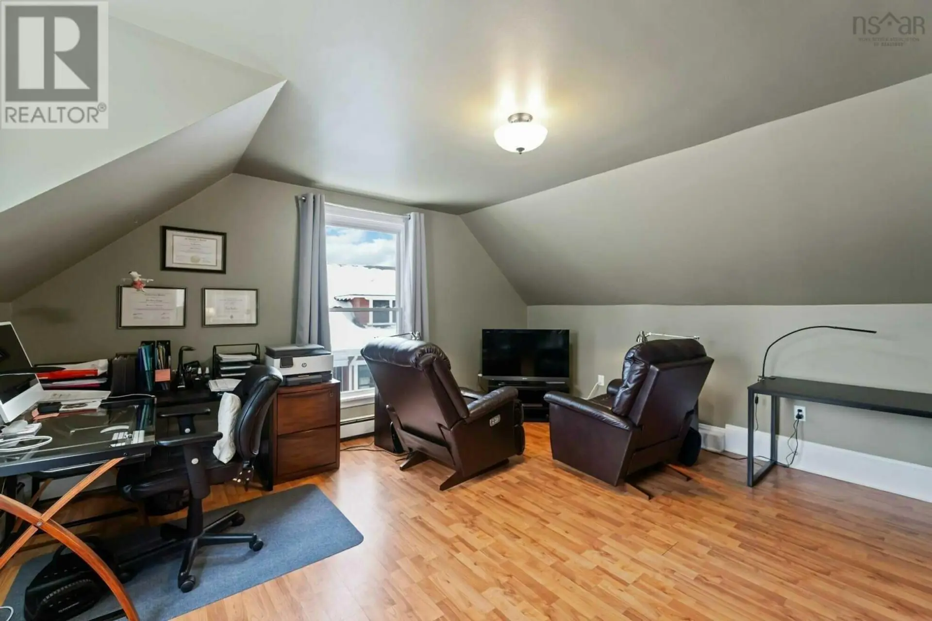 607 St.George Street - Image 10