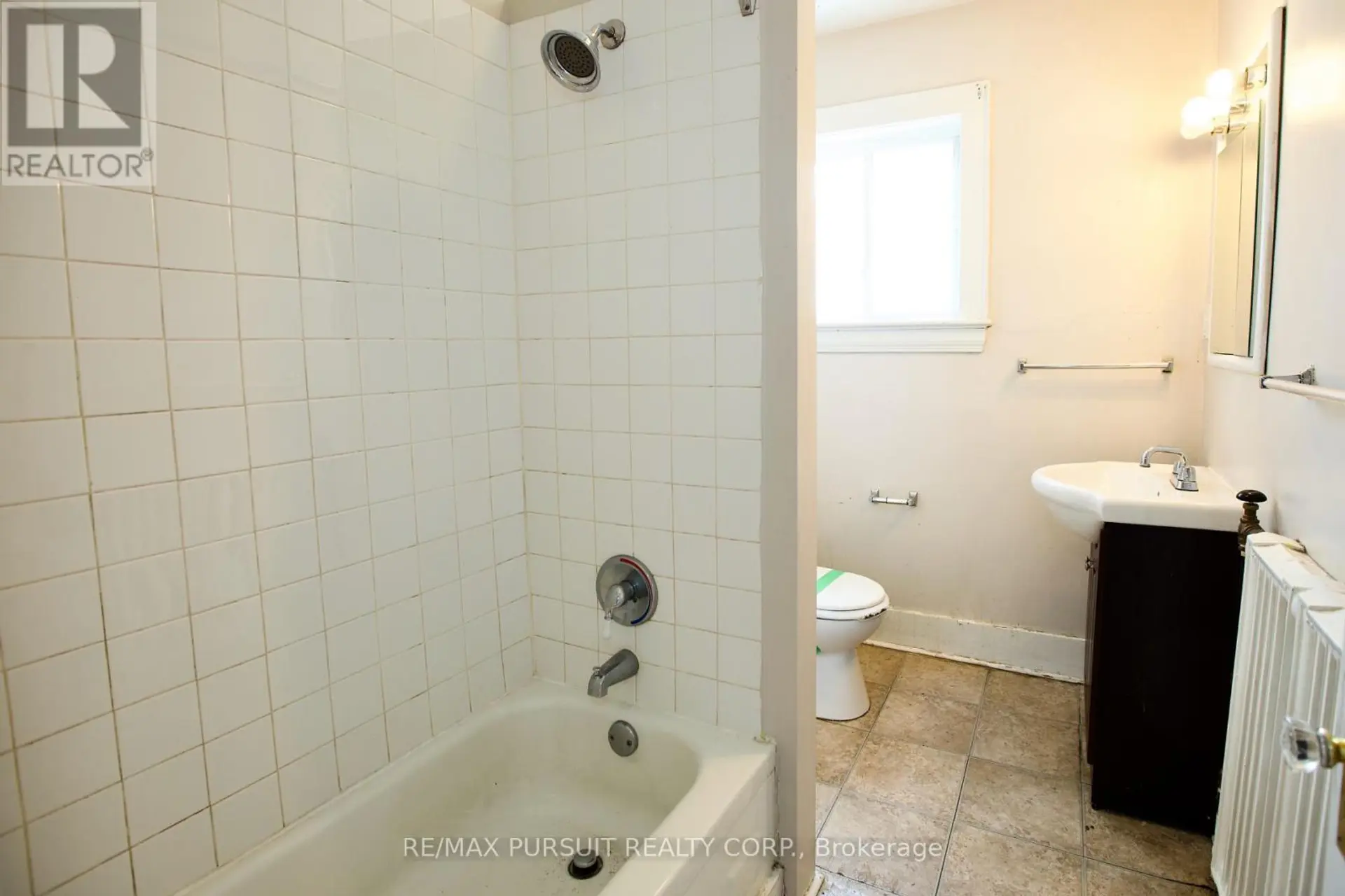 99 DUNCAN AVENUE S - Image 10