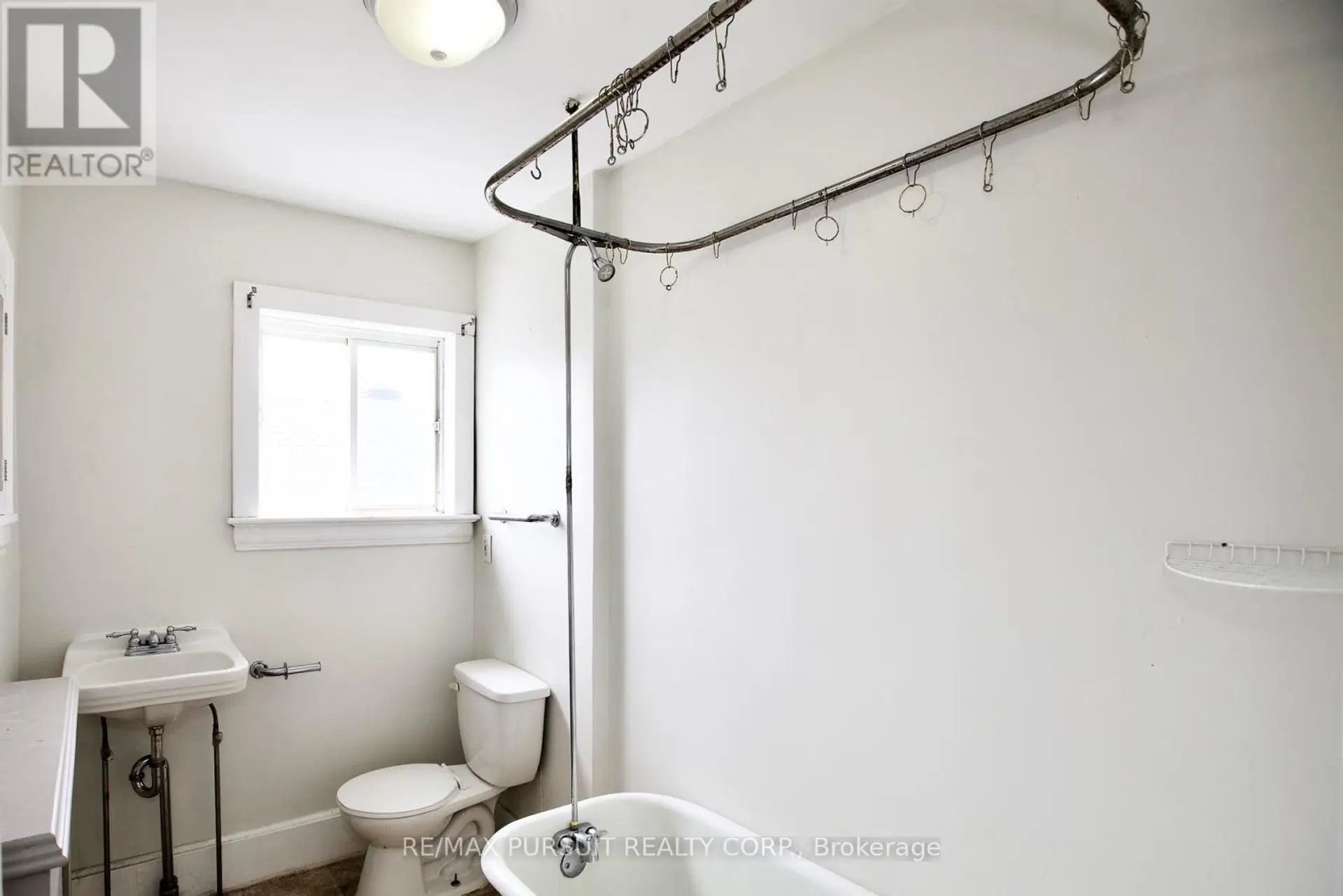 99 DUNCAN AVENUE S - Image 5