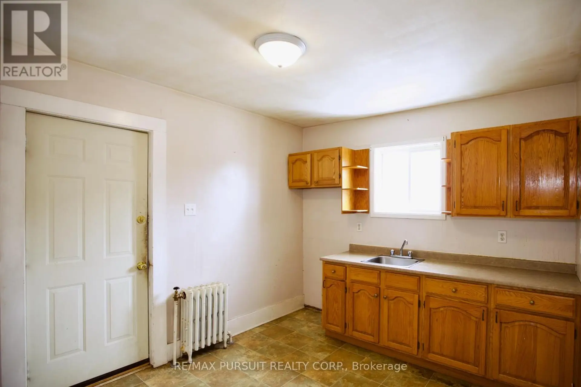99 DUNCAN AVENUE S - Image 7