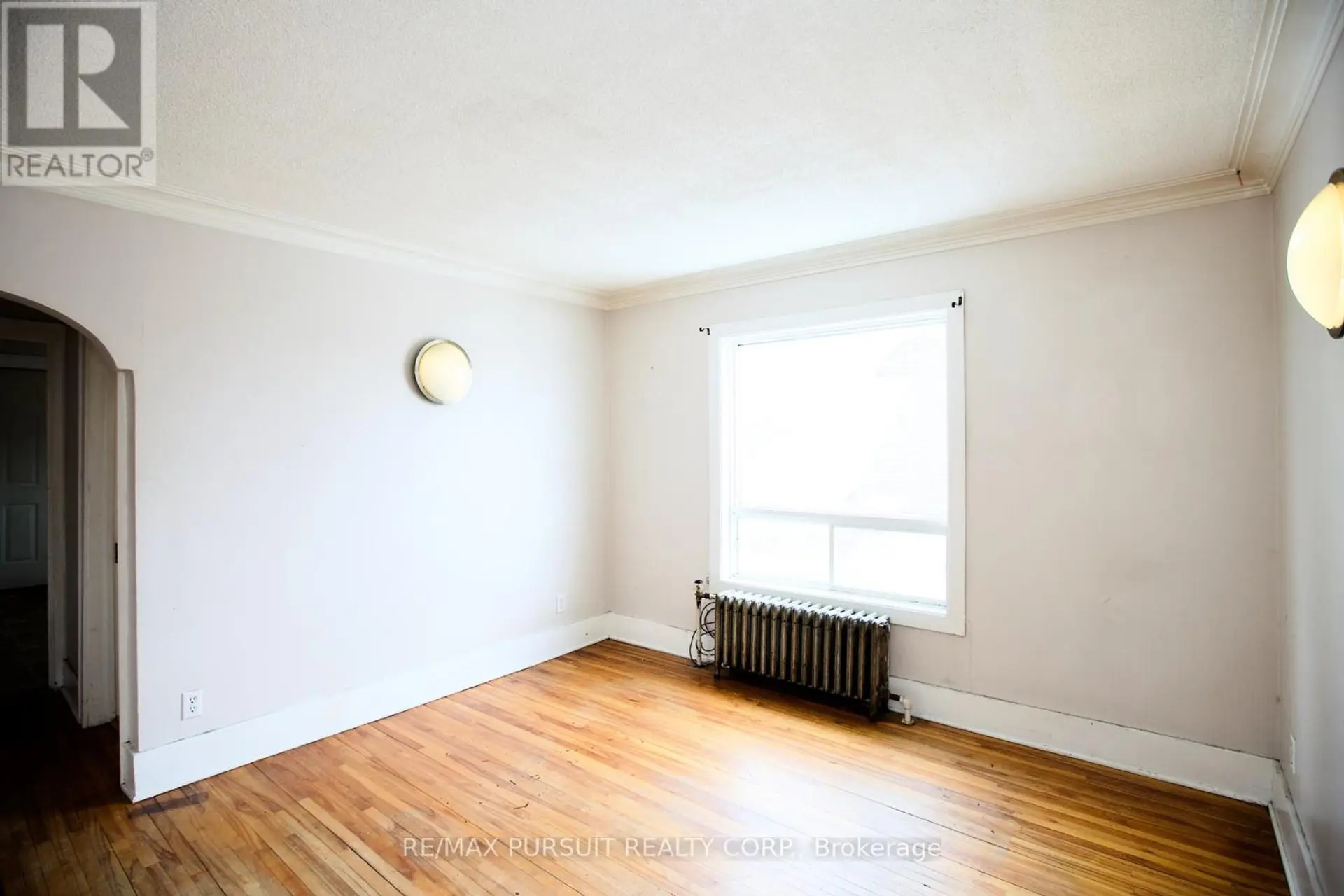 99 DUNCAN AVENUE S - Image 8