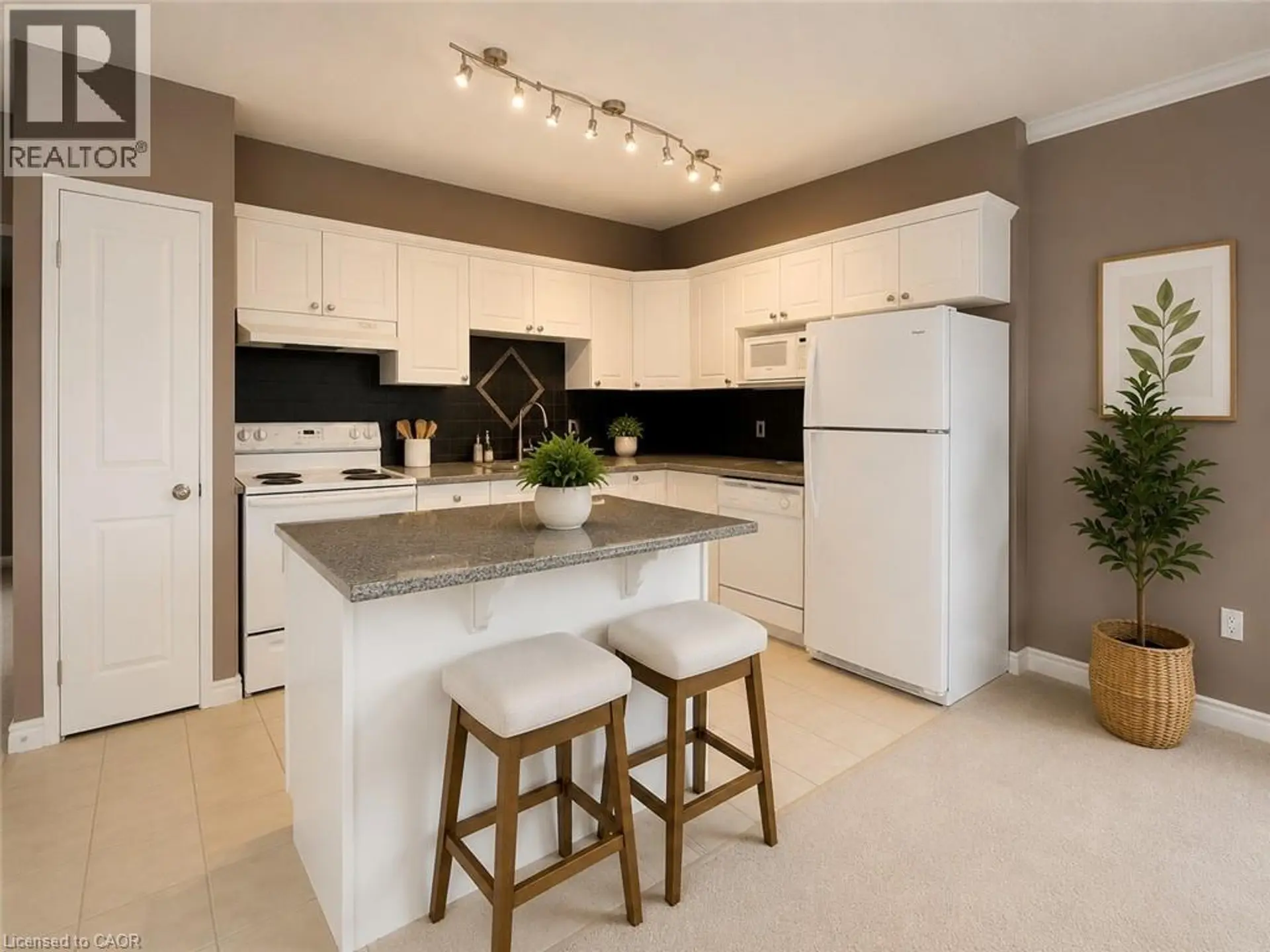 #606 255 KEATS Way - Image 3