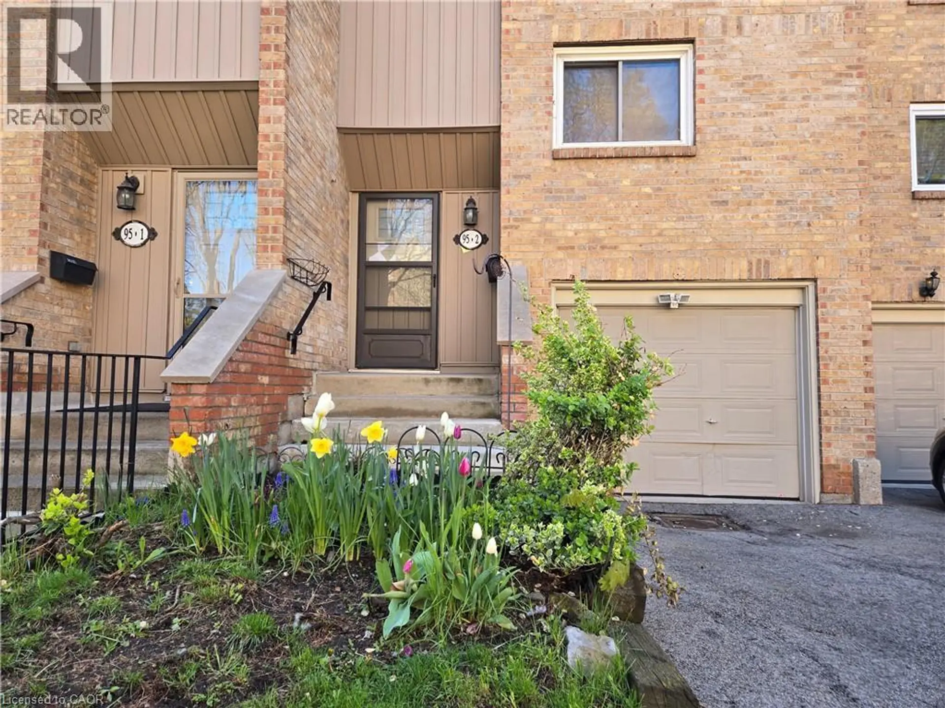#2 95 FONTHILL Road - Image 2