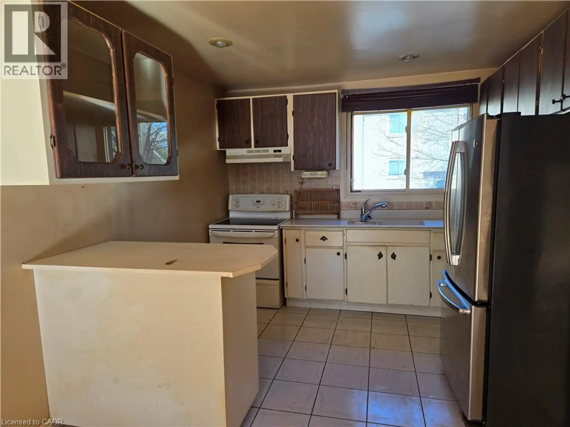 #2 95 FONTHILL Road - Image 3