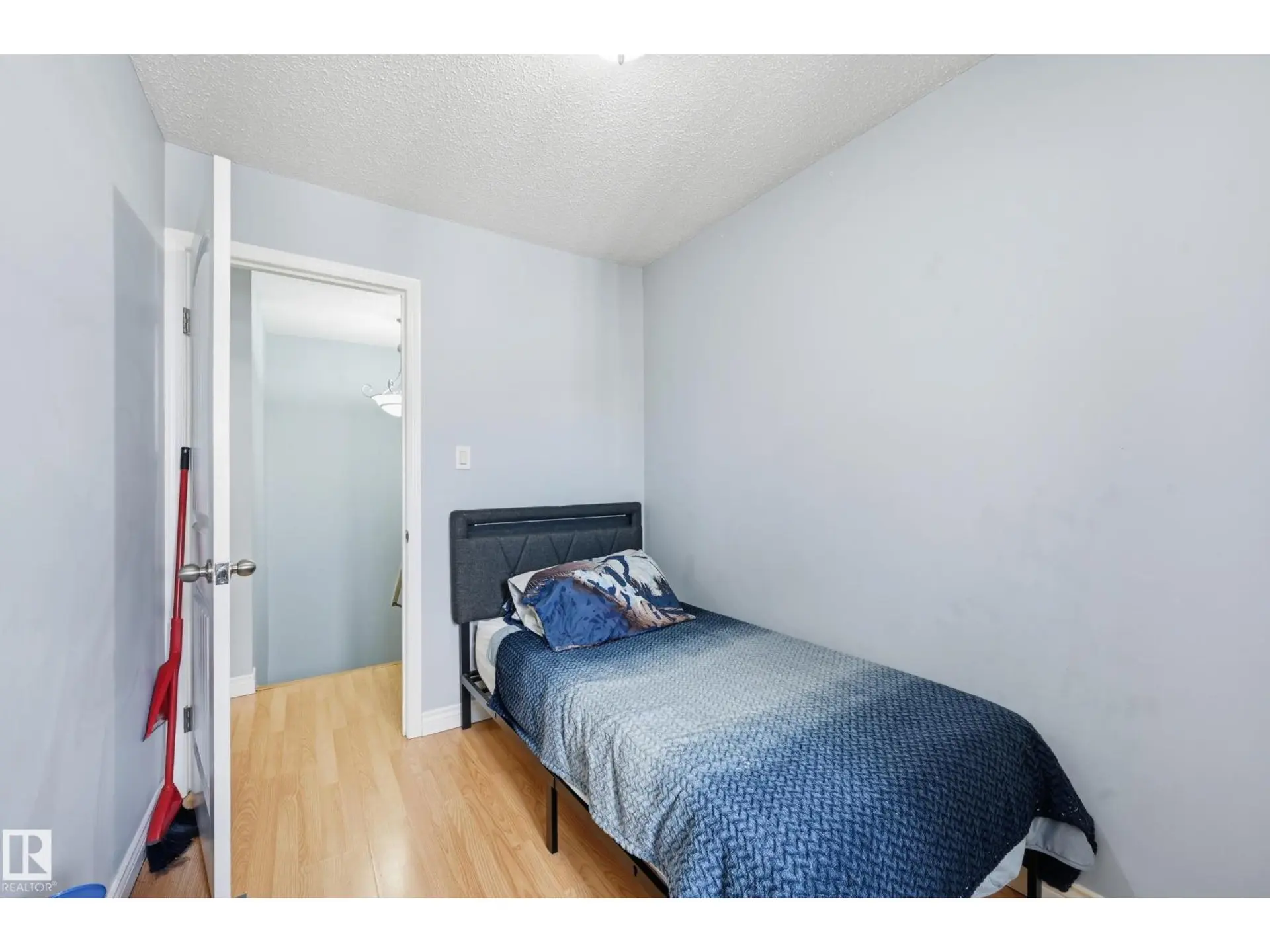 #9 8020 141 AV NW - Image 11