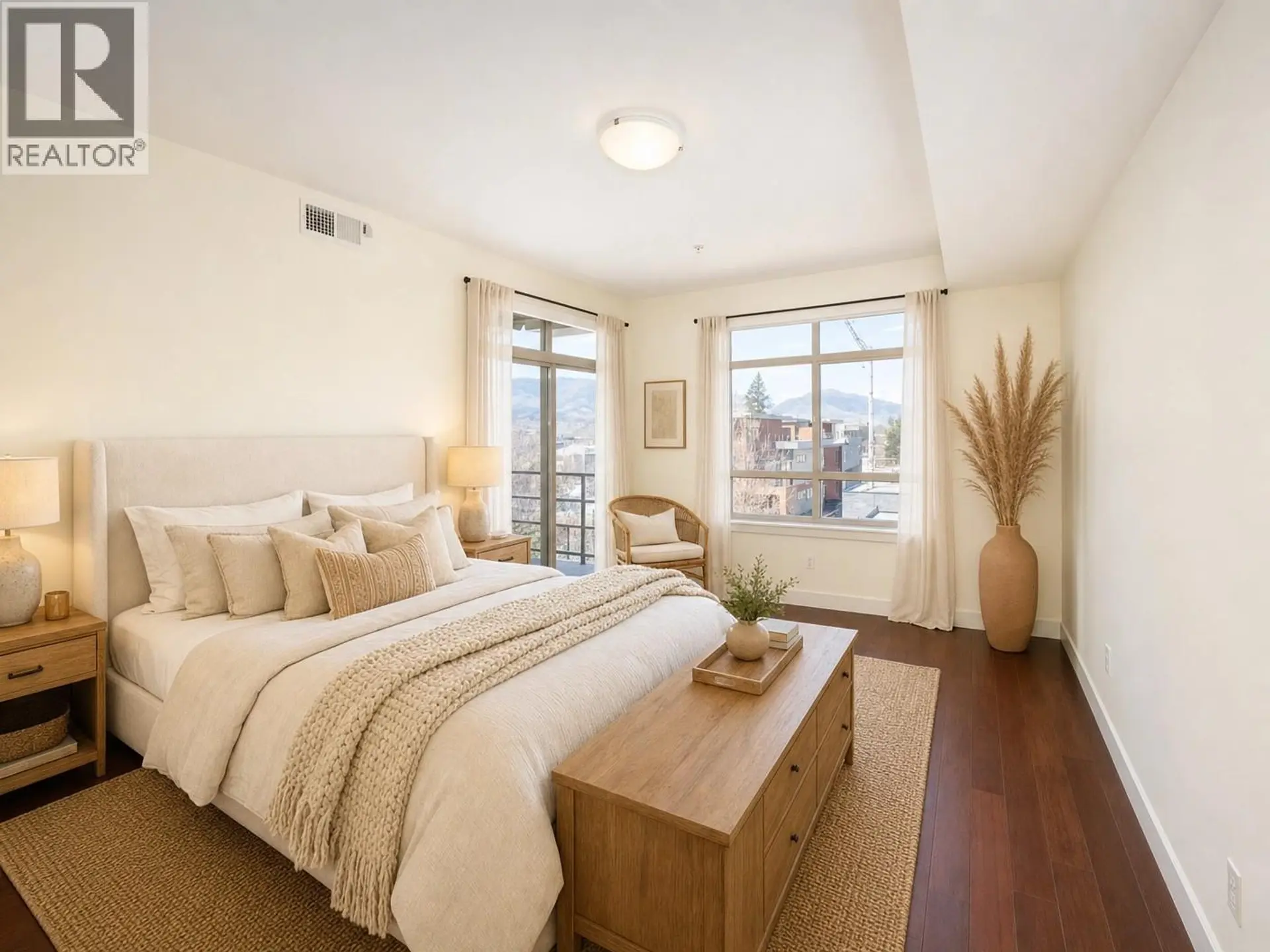 #307 457 West Avenue - Image 2