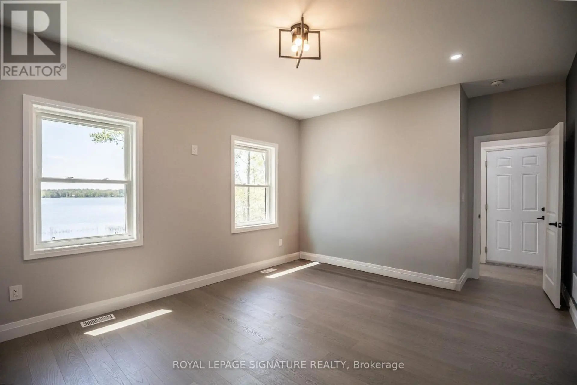 35 YOUNG STREET - Image 7