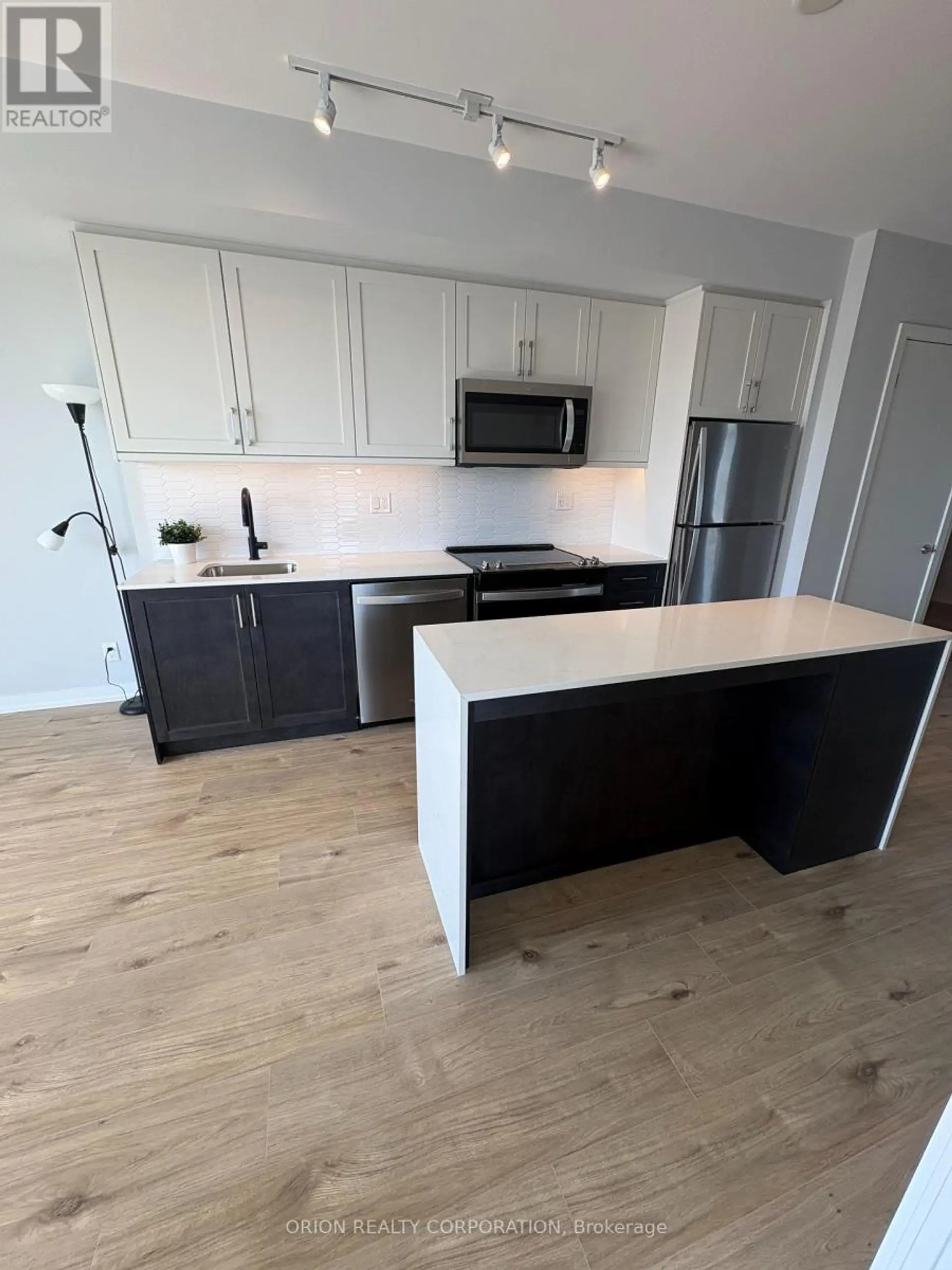 #408 201 BROCK STREET S - Image 2