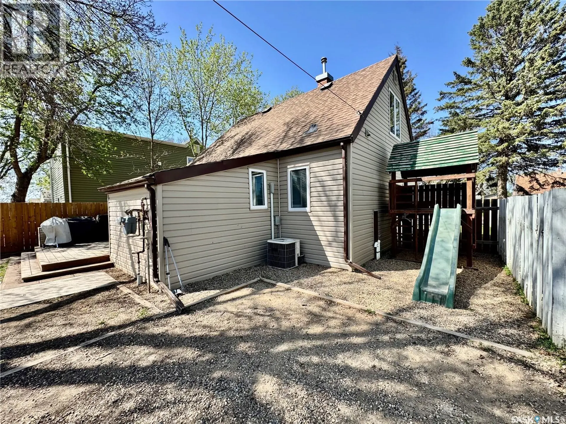 719 4th STREET E - Image 16