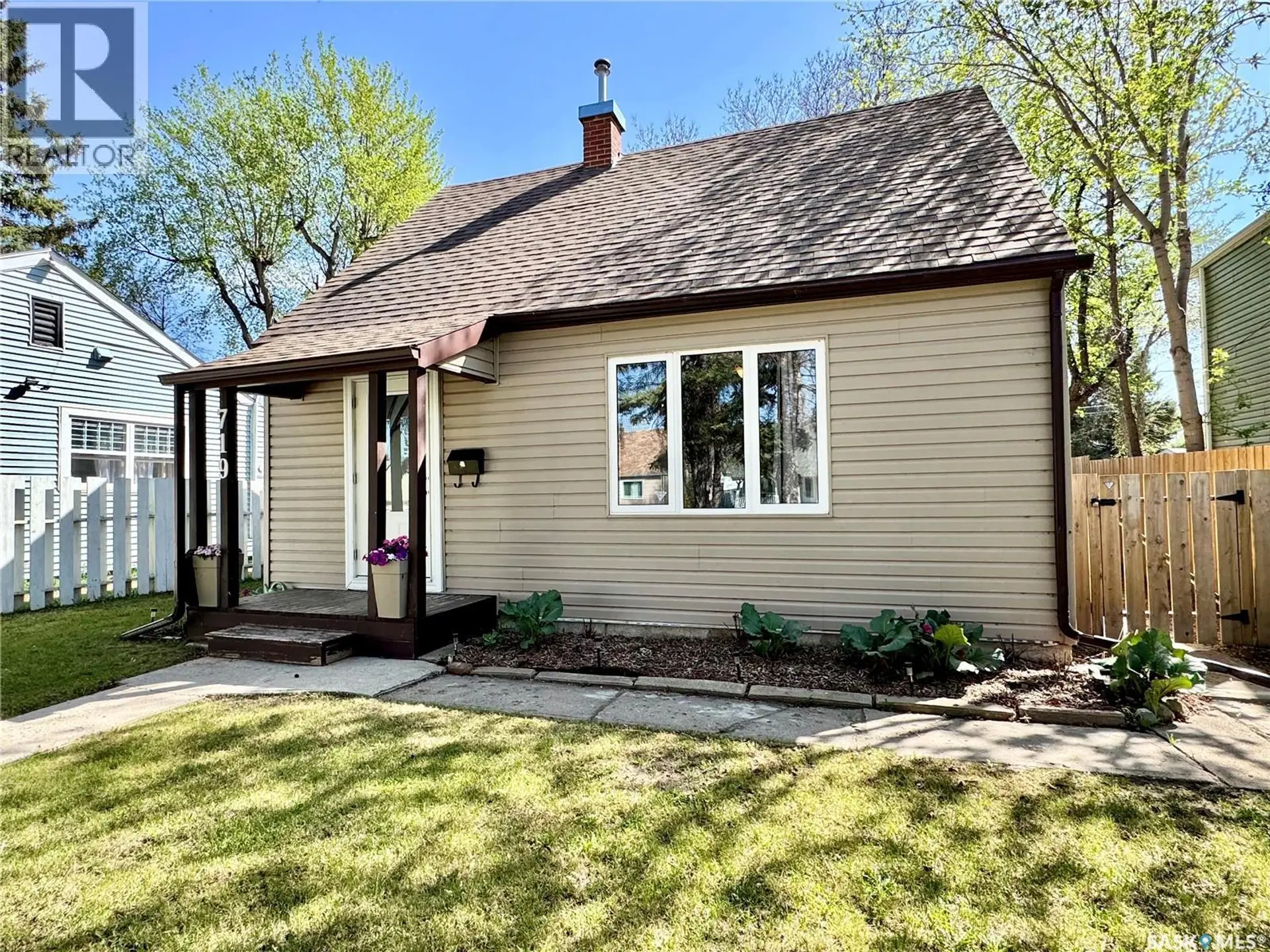 719 4th STREET E - Image 2