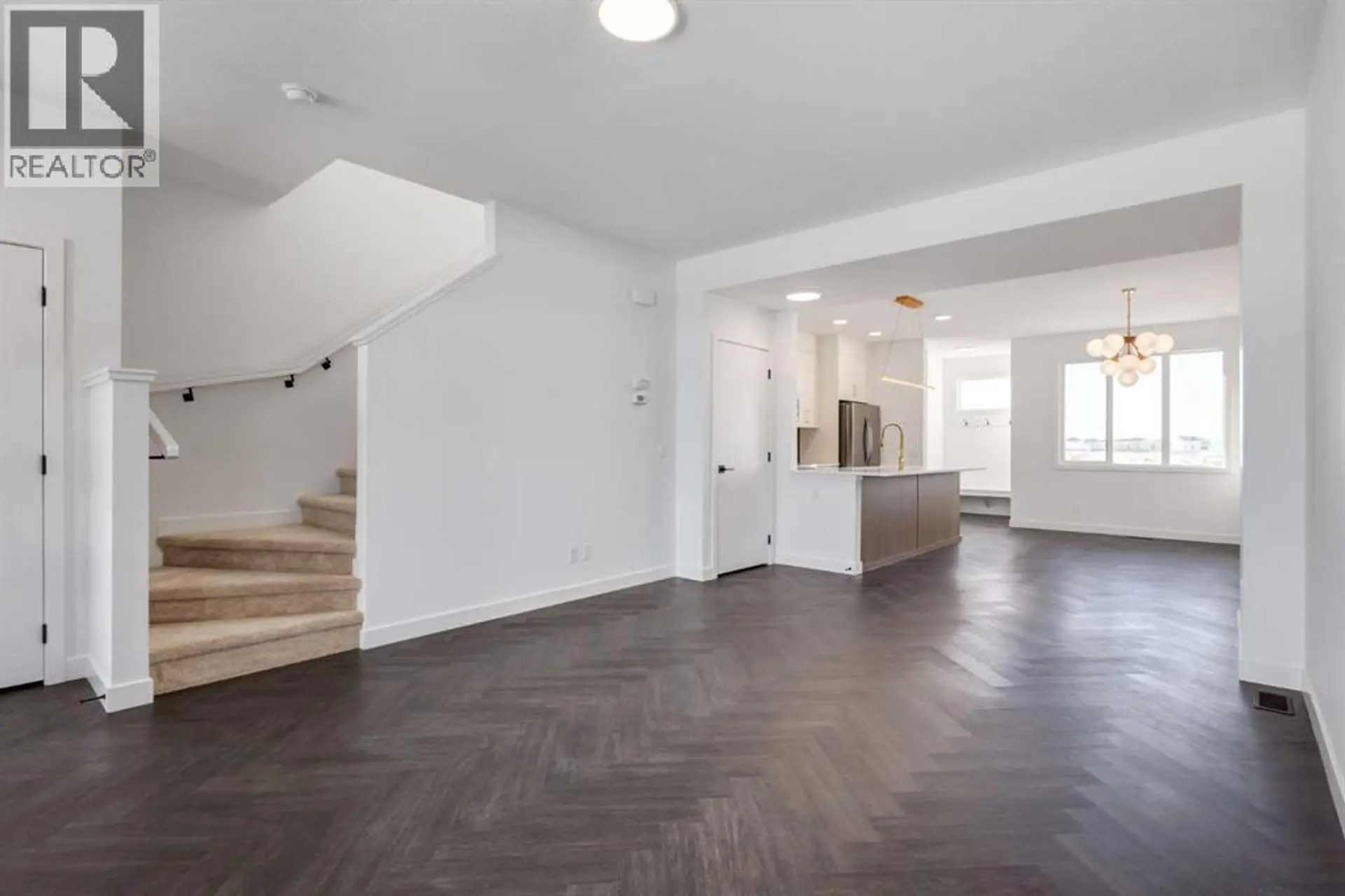 411 Clydesdale Avenue - Image 2
