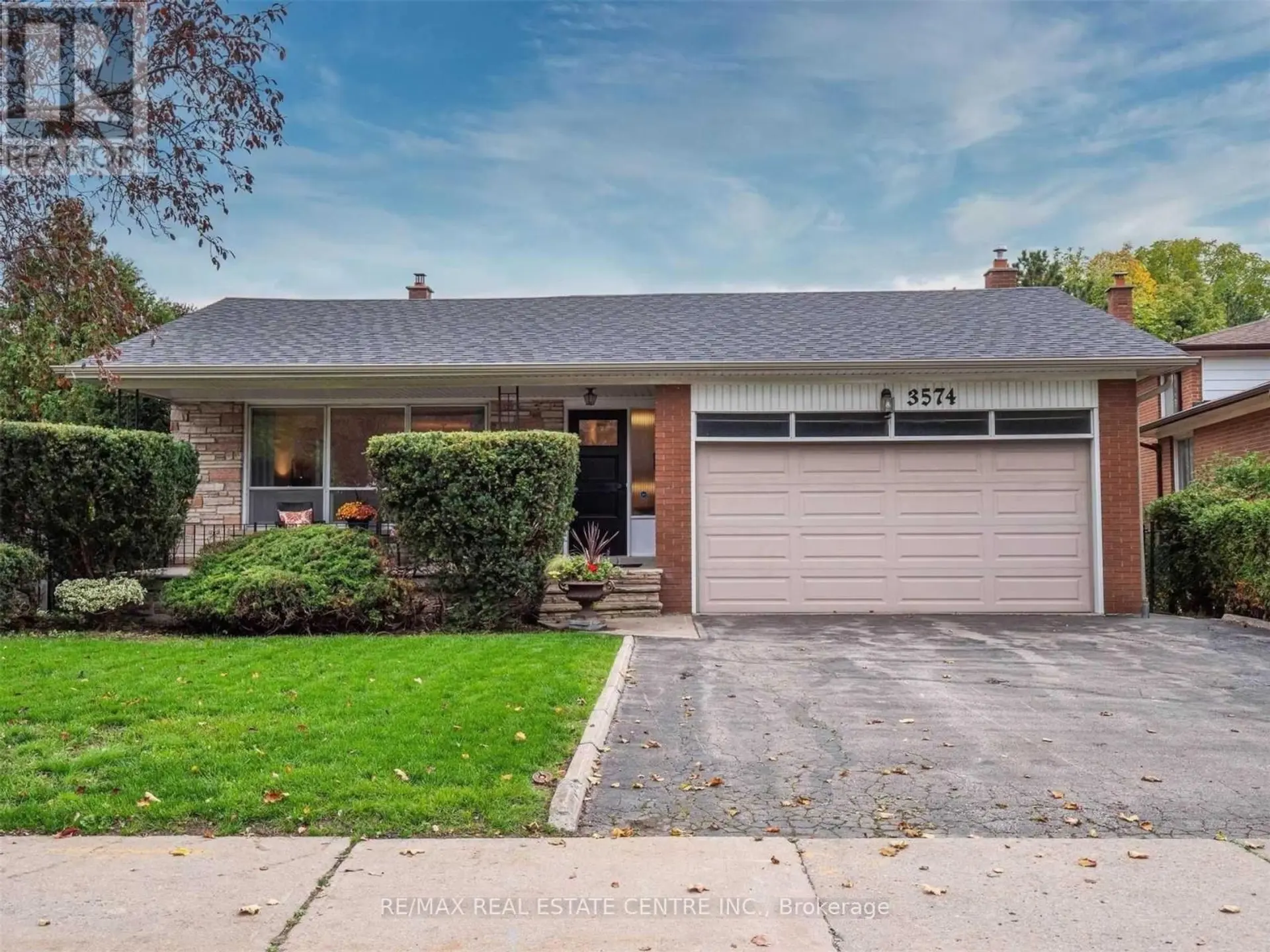 3574 GOLDEN ORCHARD DRIVE - Image 1