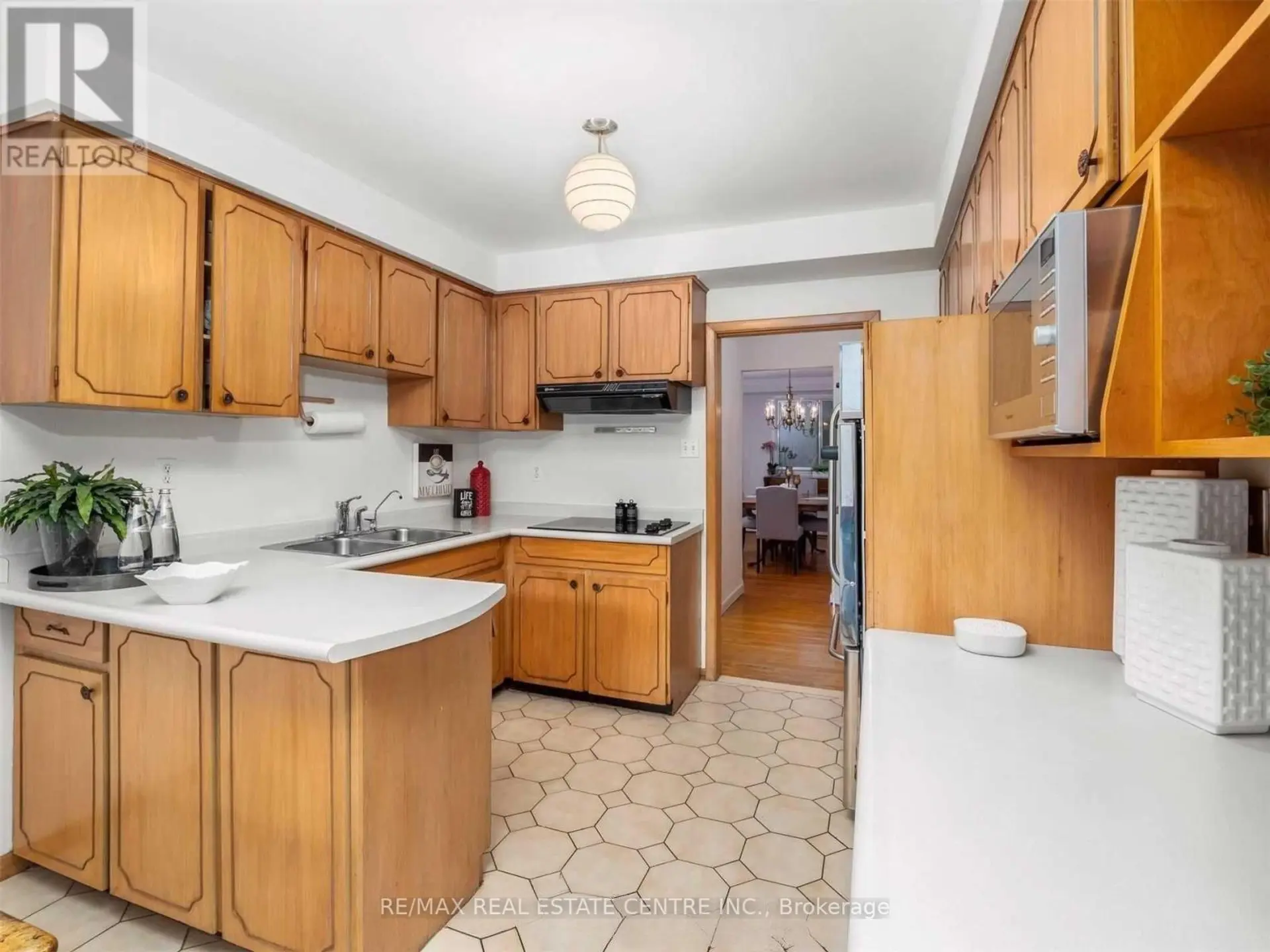 3574 GOLDEN ORCHARD DRIVE - Image 3