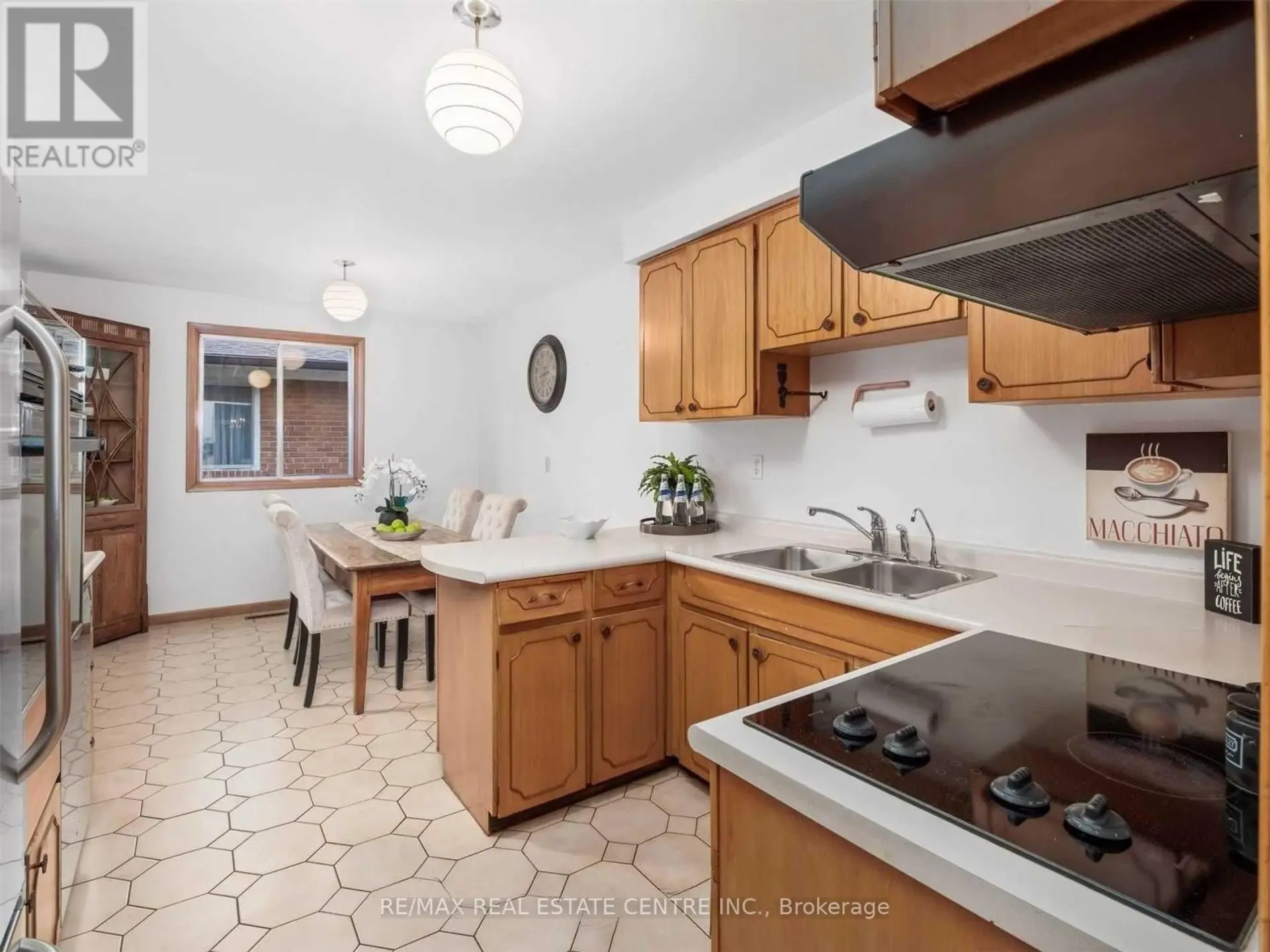 3574 GOLDEN ORCHARD DRIVE - Image 4