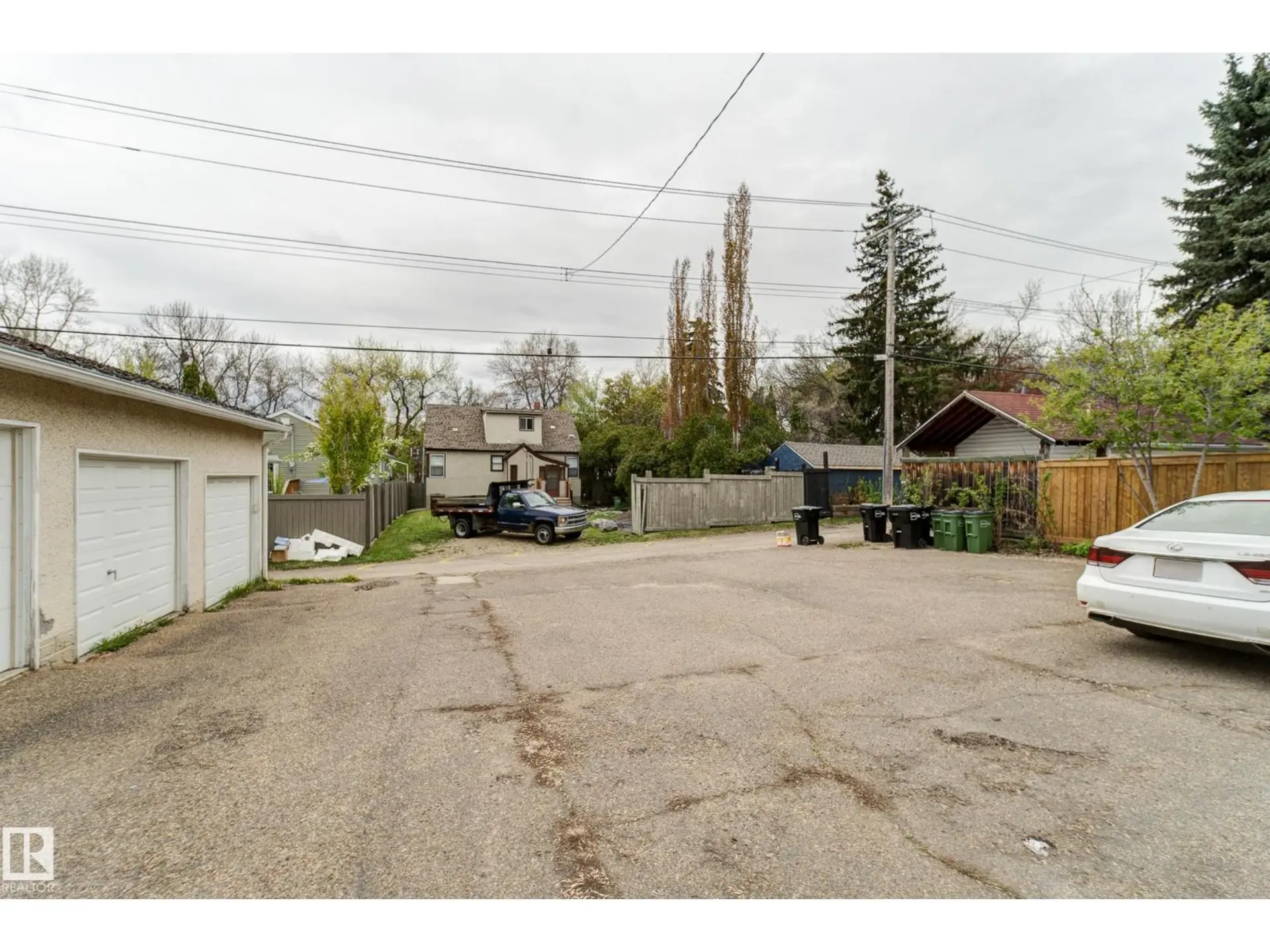 9749 88 AV NW - Image 17