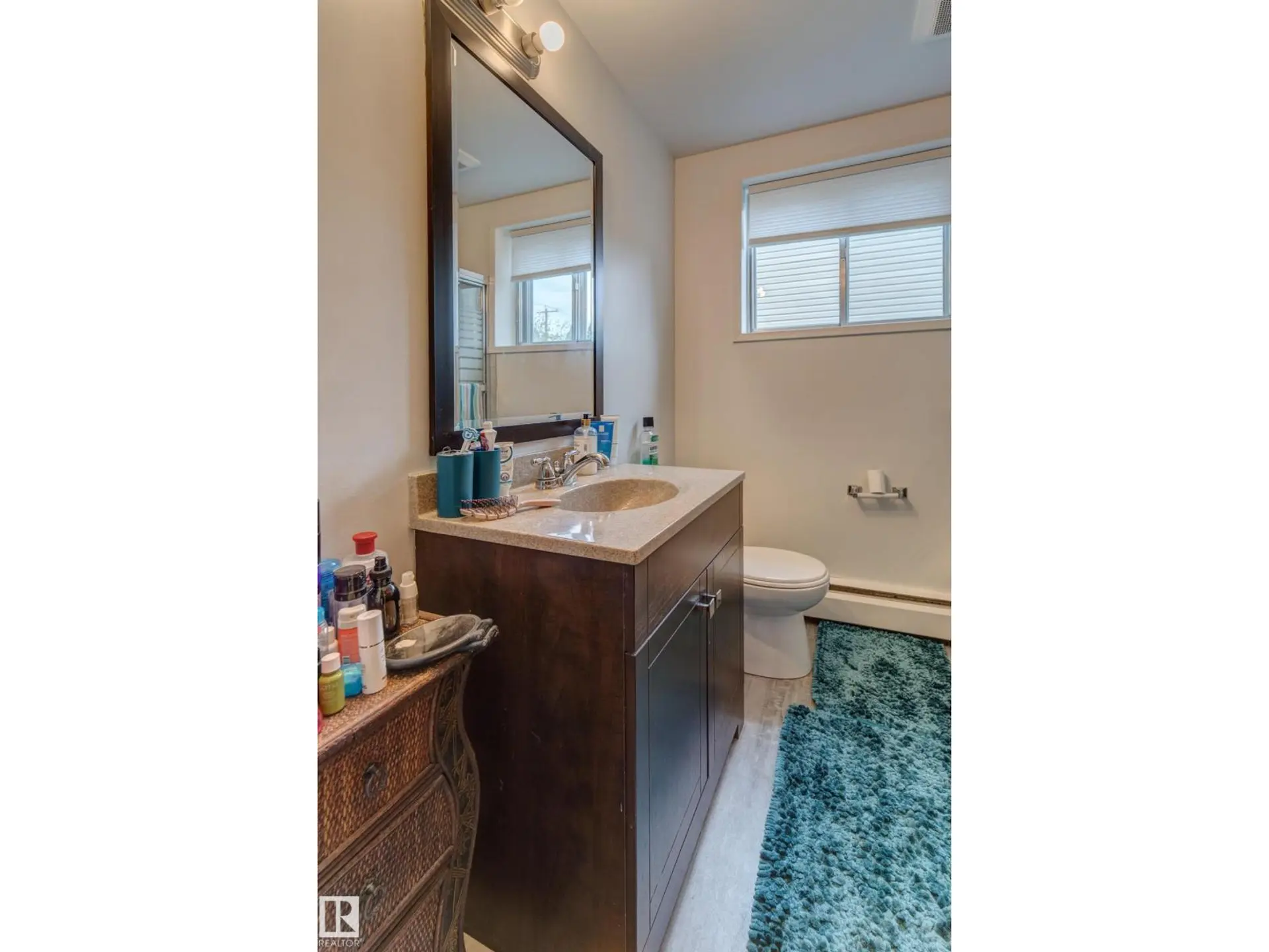 9749 88 AV NW - Image 9
