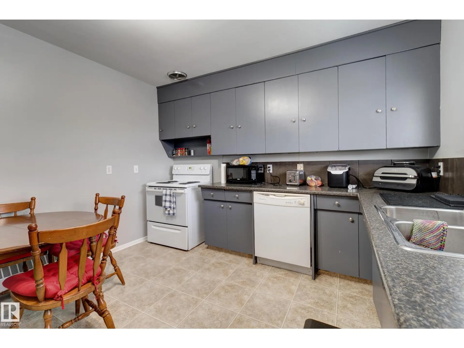 10524 78 ST NW - Image 11