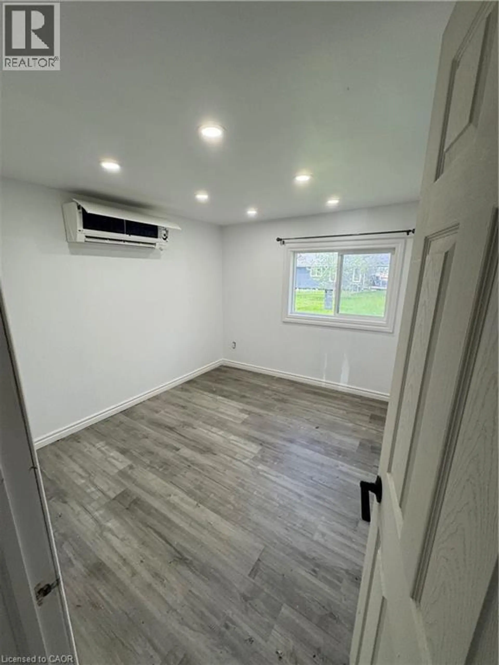28 DERNER Line - Image 11