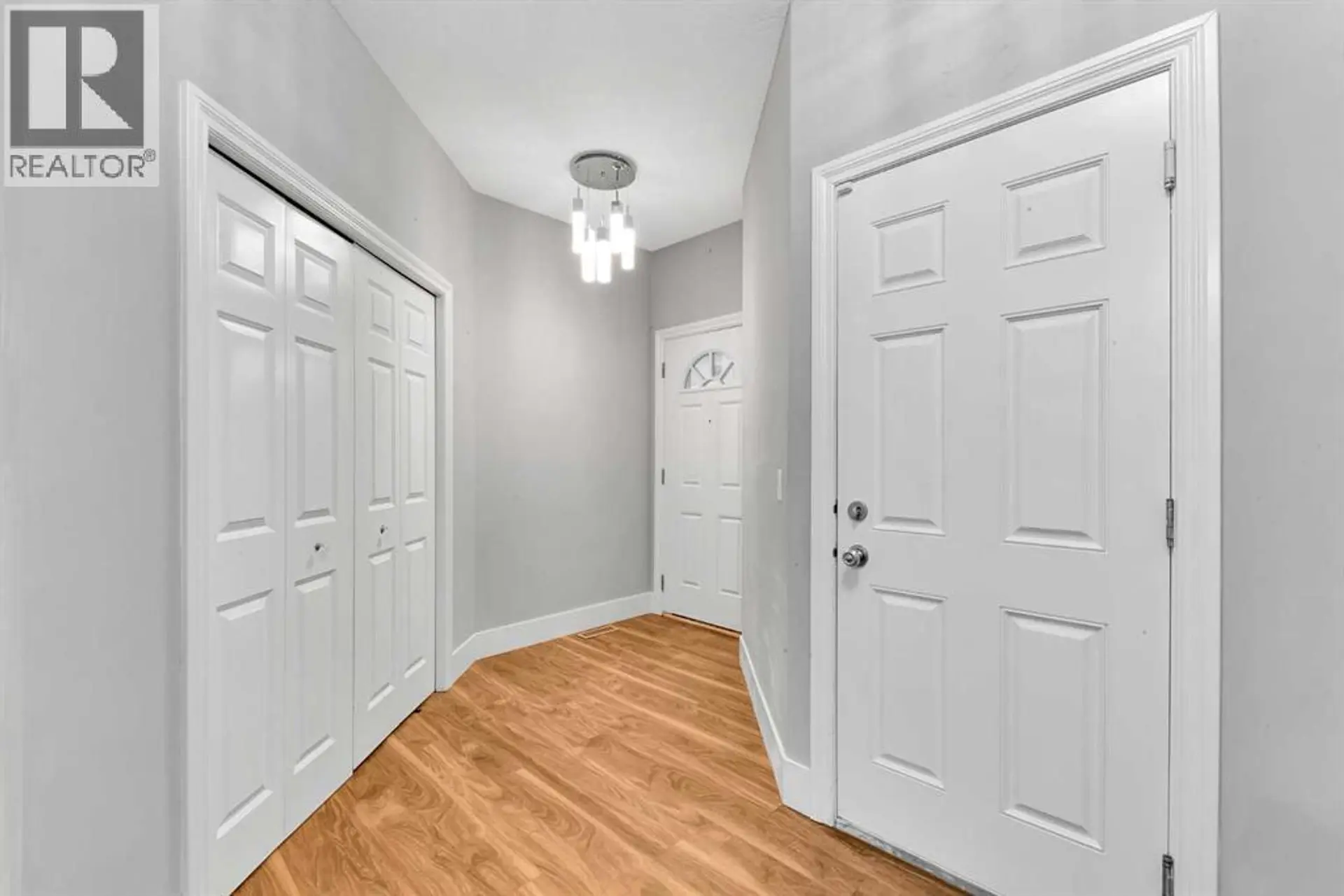 197 Royal Crest View NW - Image 2