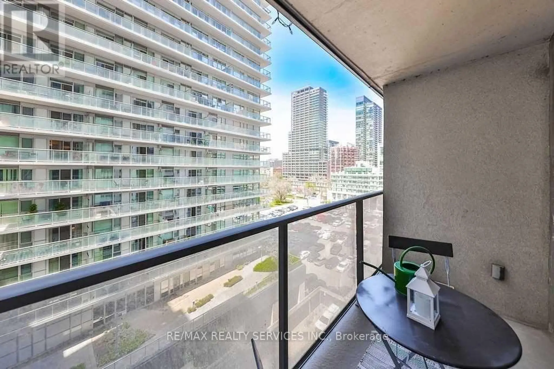 20 BLUE JAYS WAY - Image 17