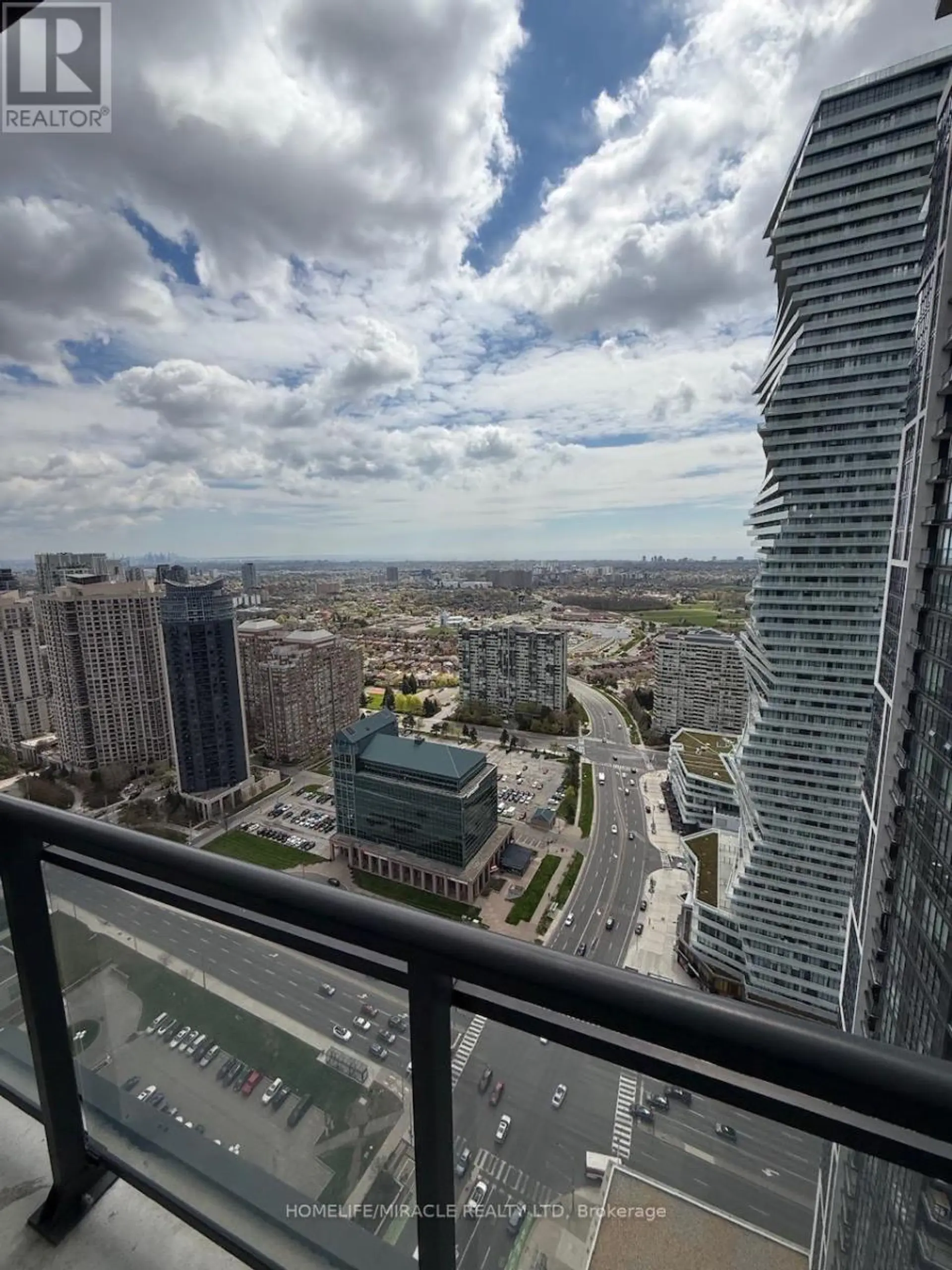 #3810 510 CURRAN PLACE - Image 2