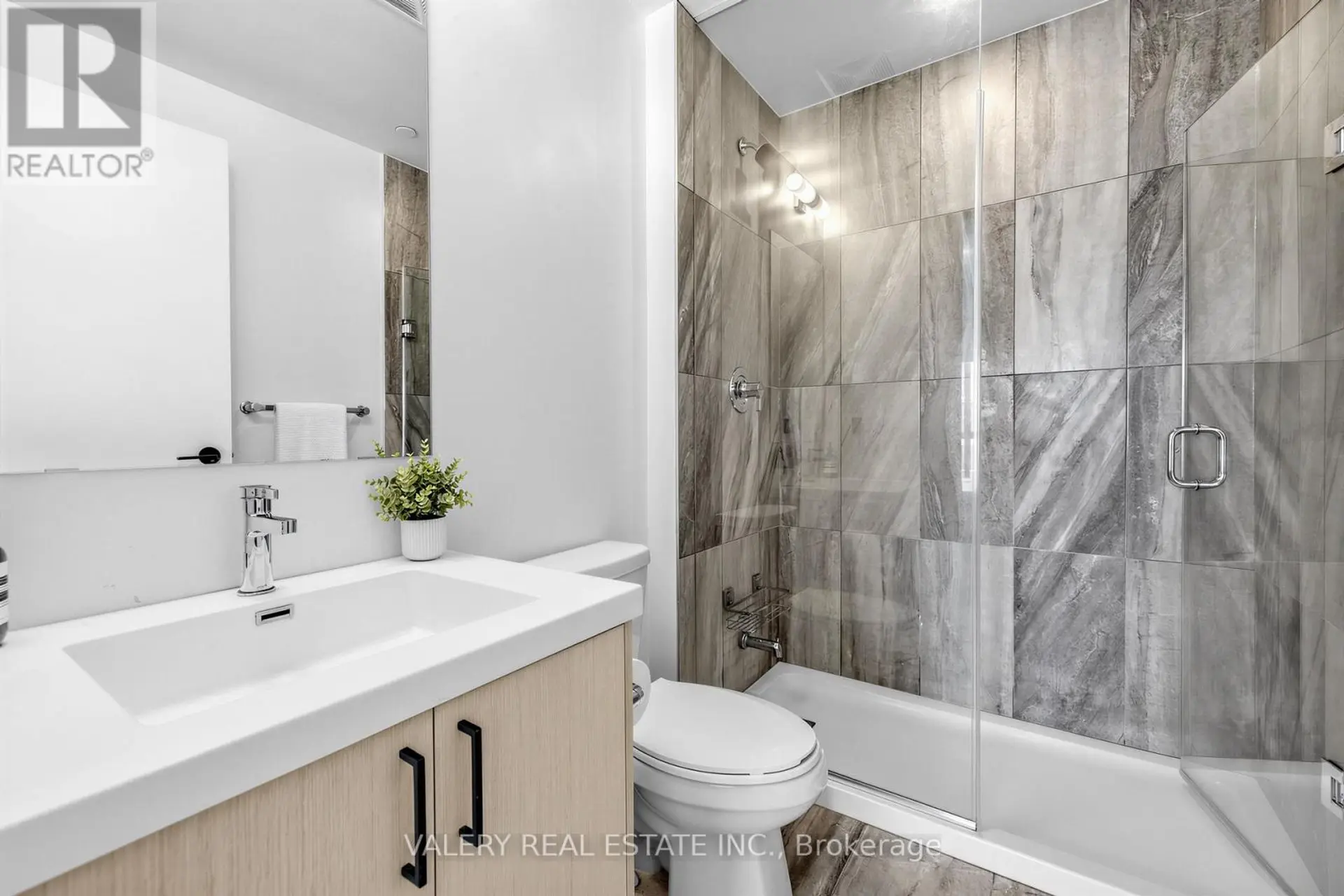 #411 60 GEORGE BUTCHART DRIVE - Image 11