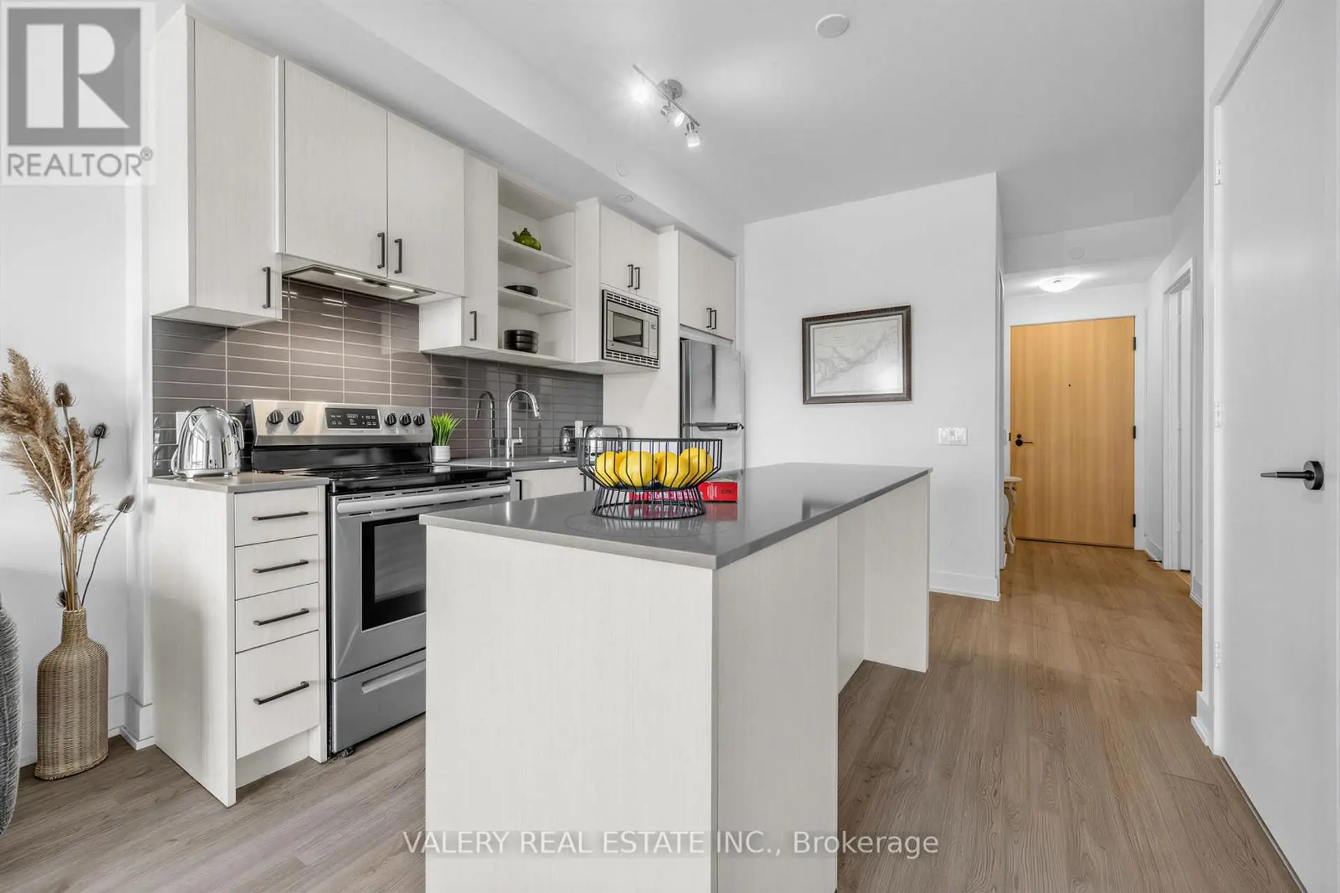 #411 60 GEORGE BUTCHART DRIVE - Image 12