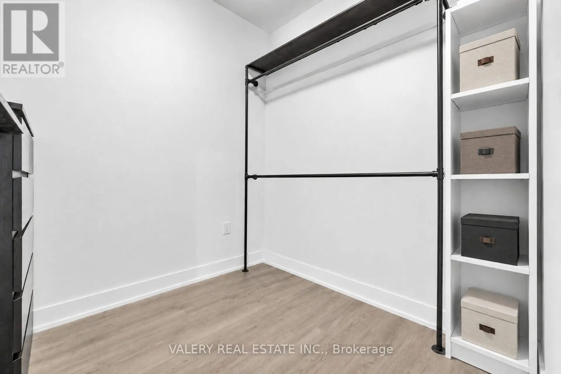 #411 60 GEORGE BUTCHART DRIVE - Image 14